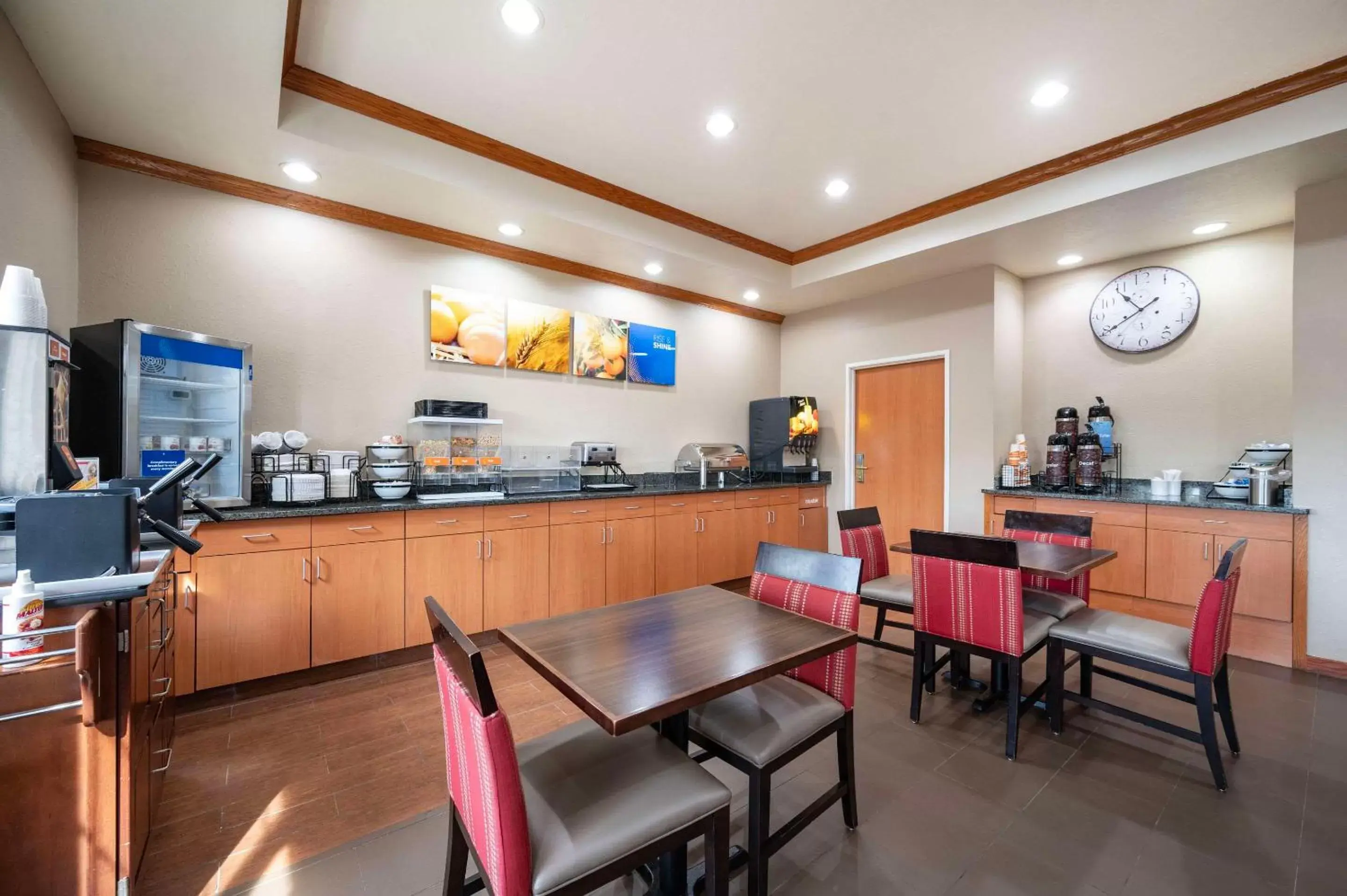 Breakfast, Restaurant/Places to Eat in Comfort Inn & Suites Fenton