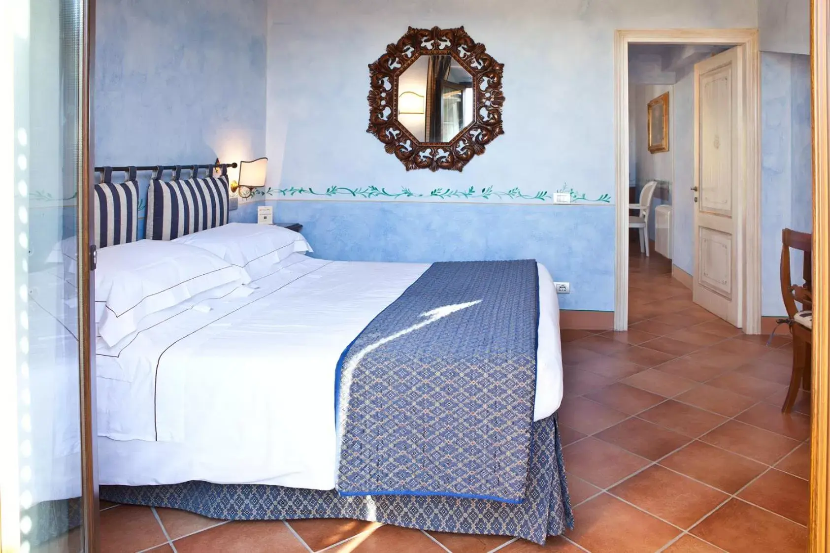 Photo of the whole room, Bed in Villa Curina Resort