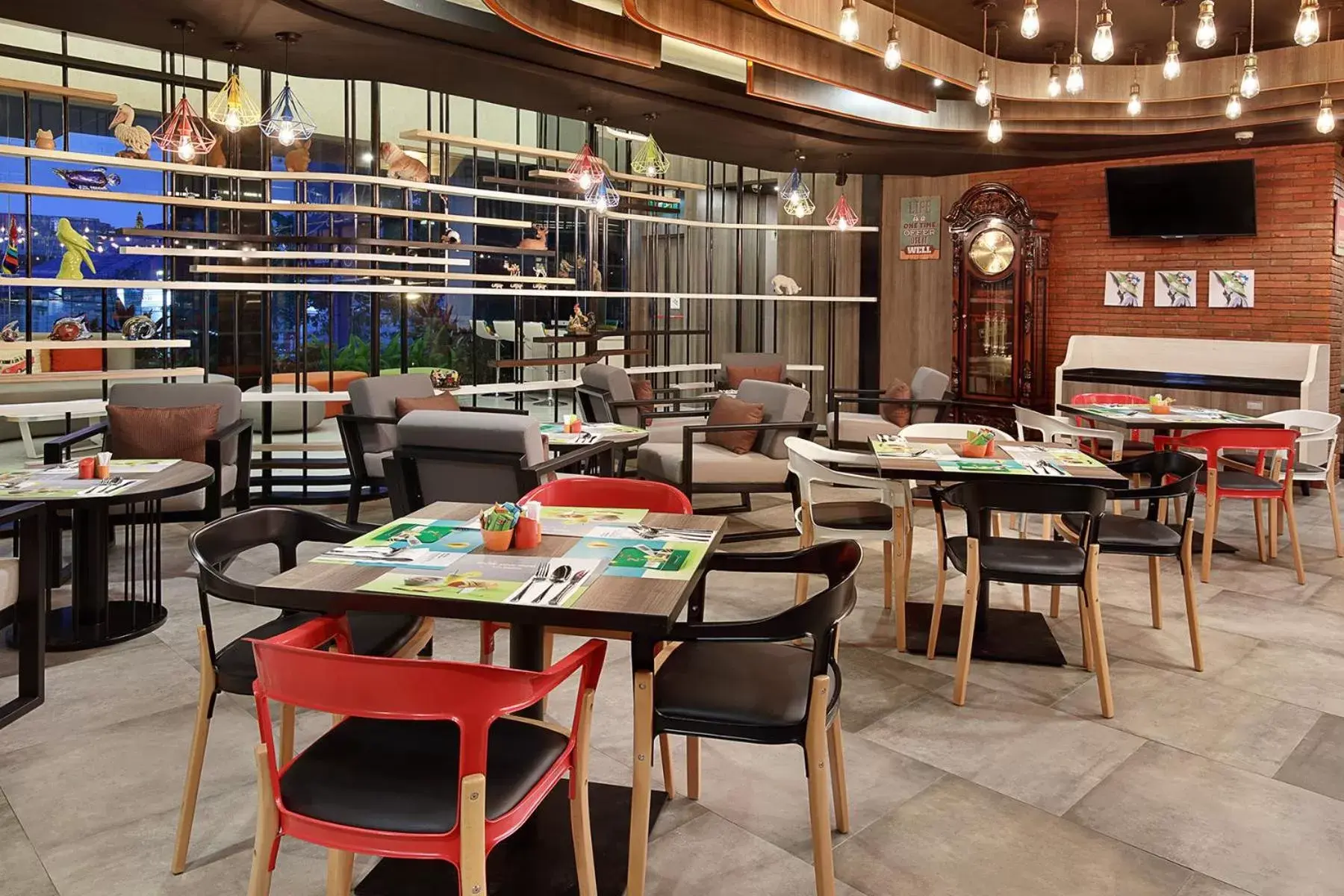 Restaurant/places to eat in Ibis Styles Makassar Sam Ratulangi Restaurant/places to eat in Ibis Styles Makassar Sam Ratulangi