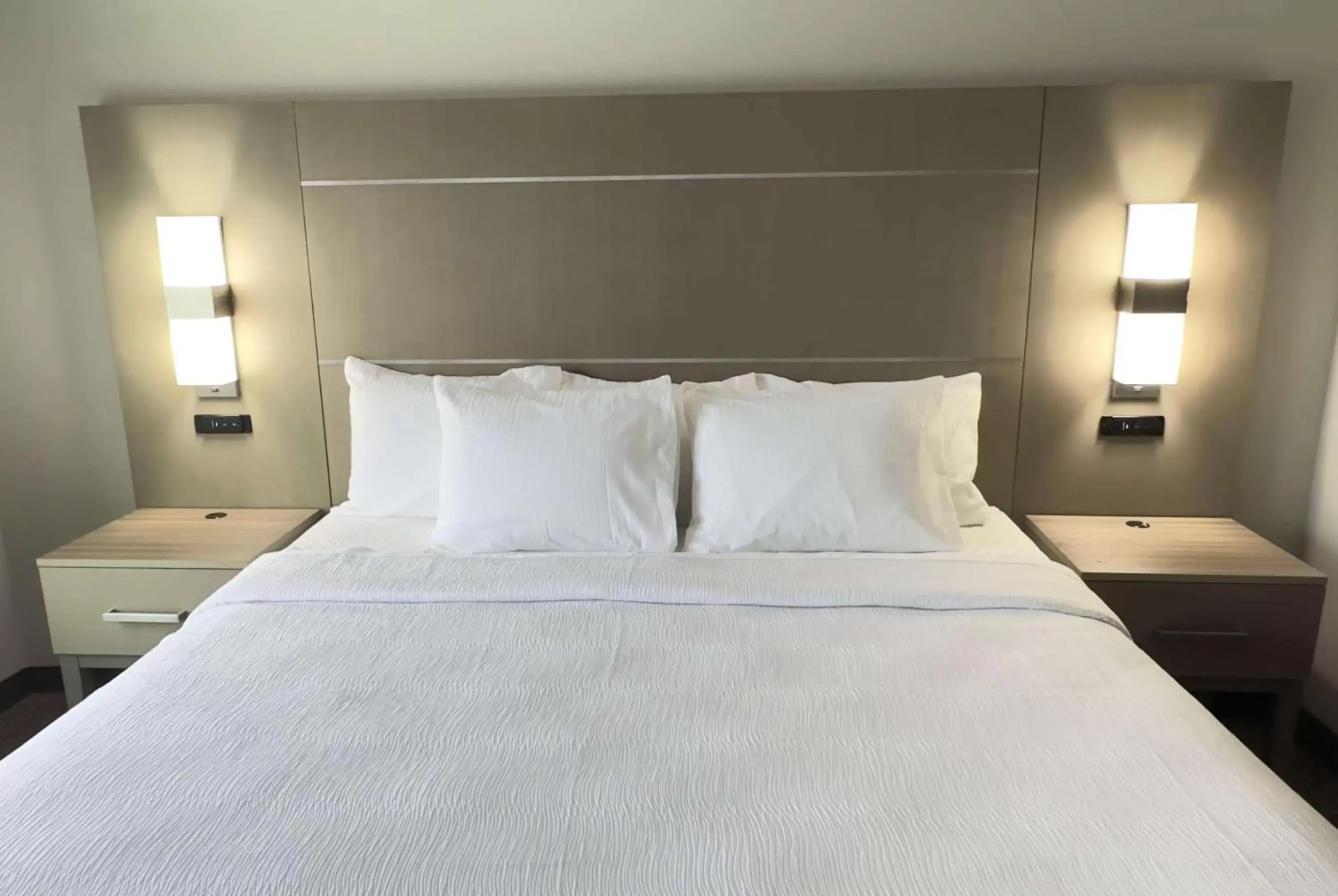 Photo of the whole room, Bed in La Quinta Inn & Suites by Wyndham Jackson-Cape Girardeau Photo of the whole room, Bed in La Quinta Inn & Suites by Wyndham Jackson-Cape Girardeau