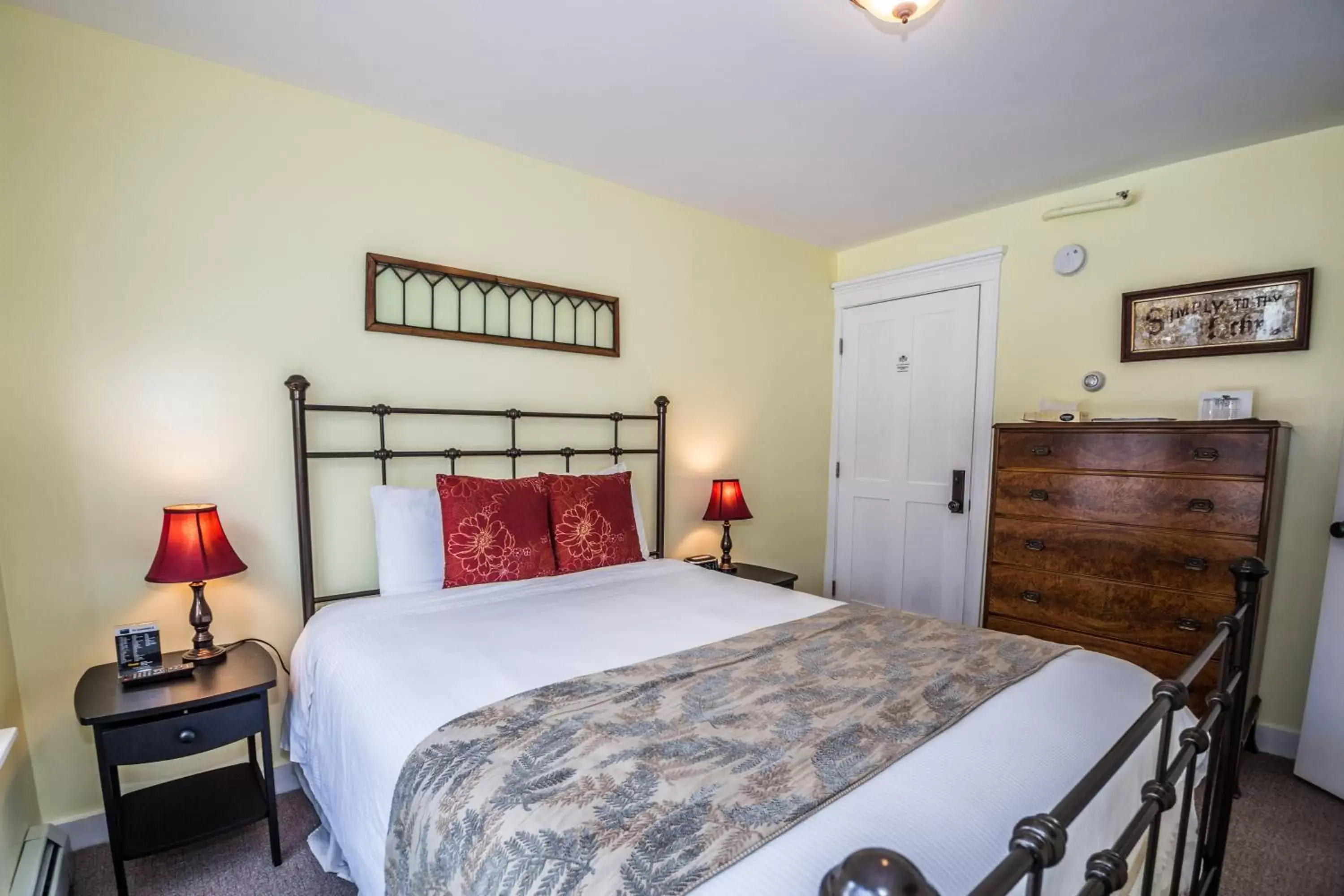 Bedroom, Bed in Cranmore Inn and Suites, a North Conway boutique hotel