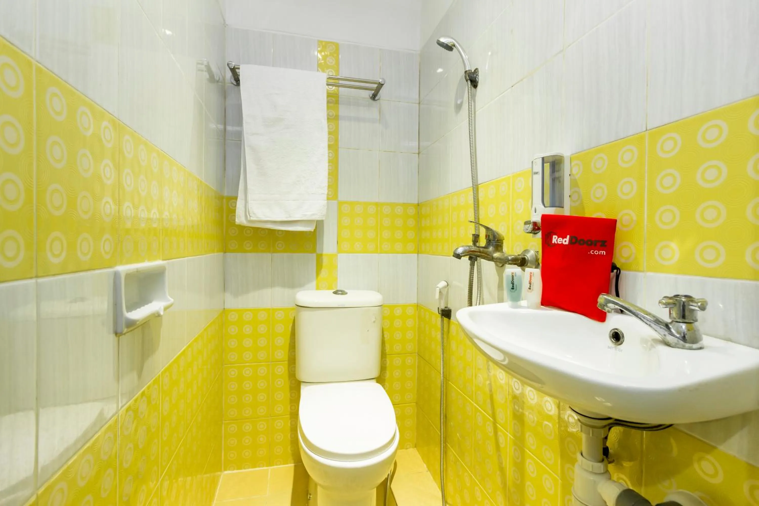 Bathroom in Reddoorz near Gajah Mada Plaza 2