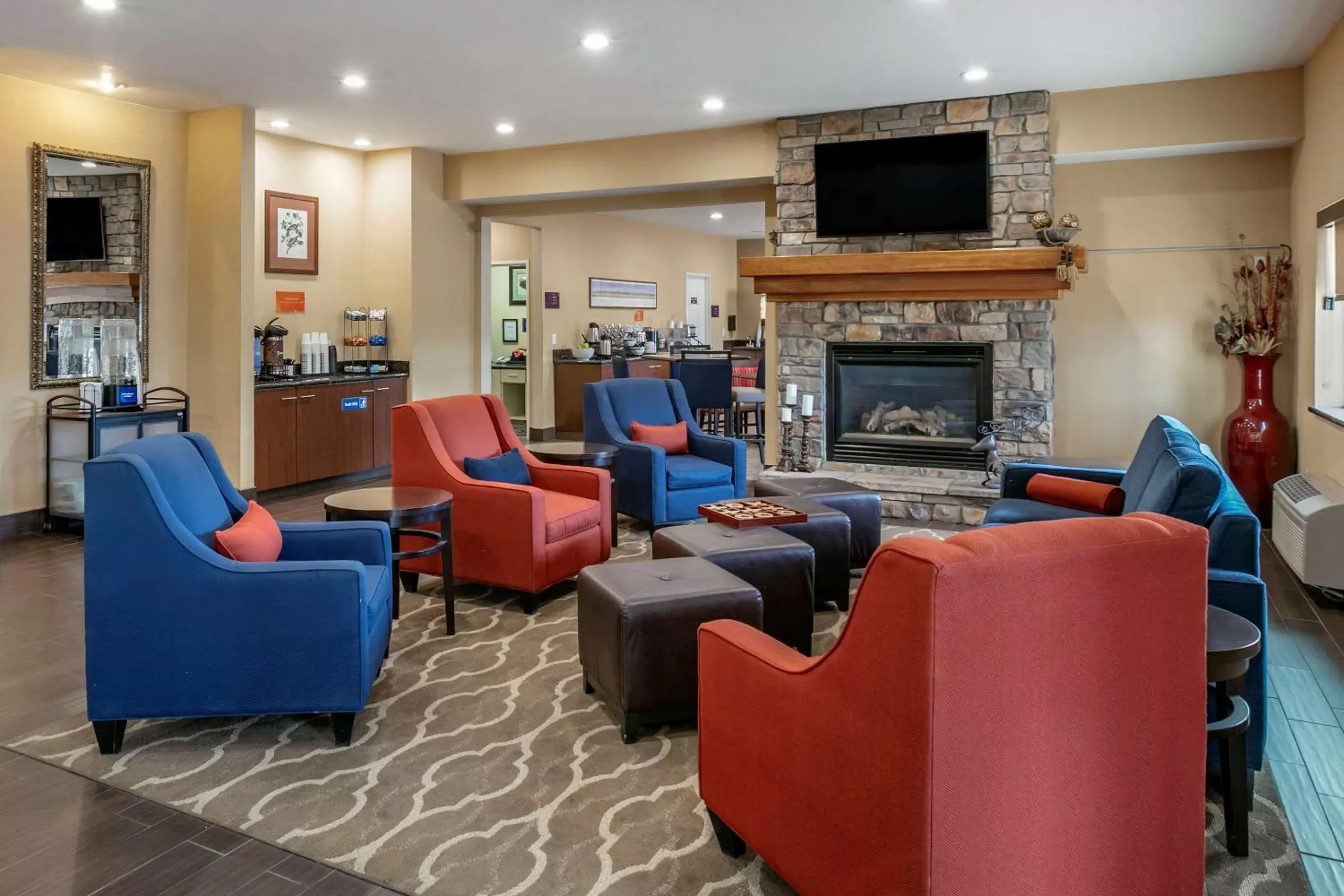Lobby or reception, Lounge/Bar in Comfort Inn Fort Collins North