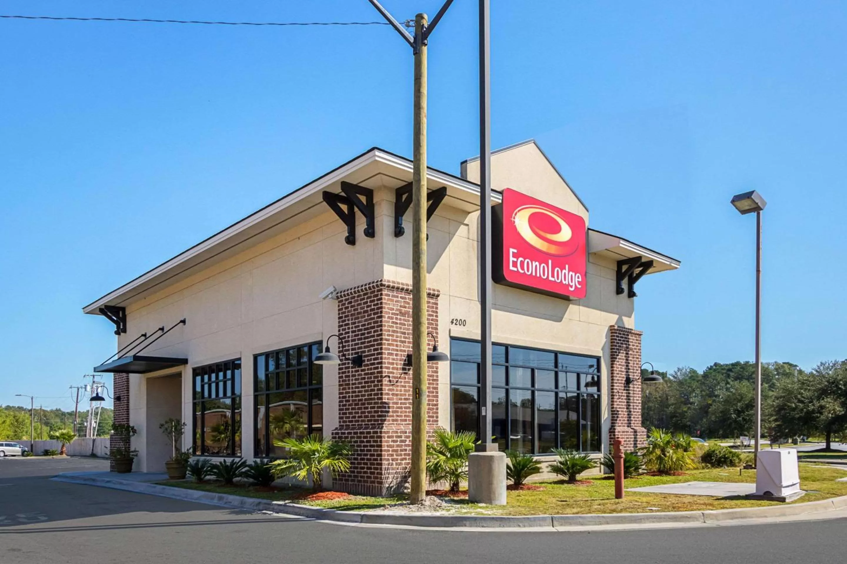 Property building in Econo Lodge Garden City - Savannah