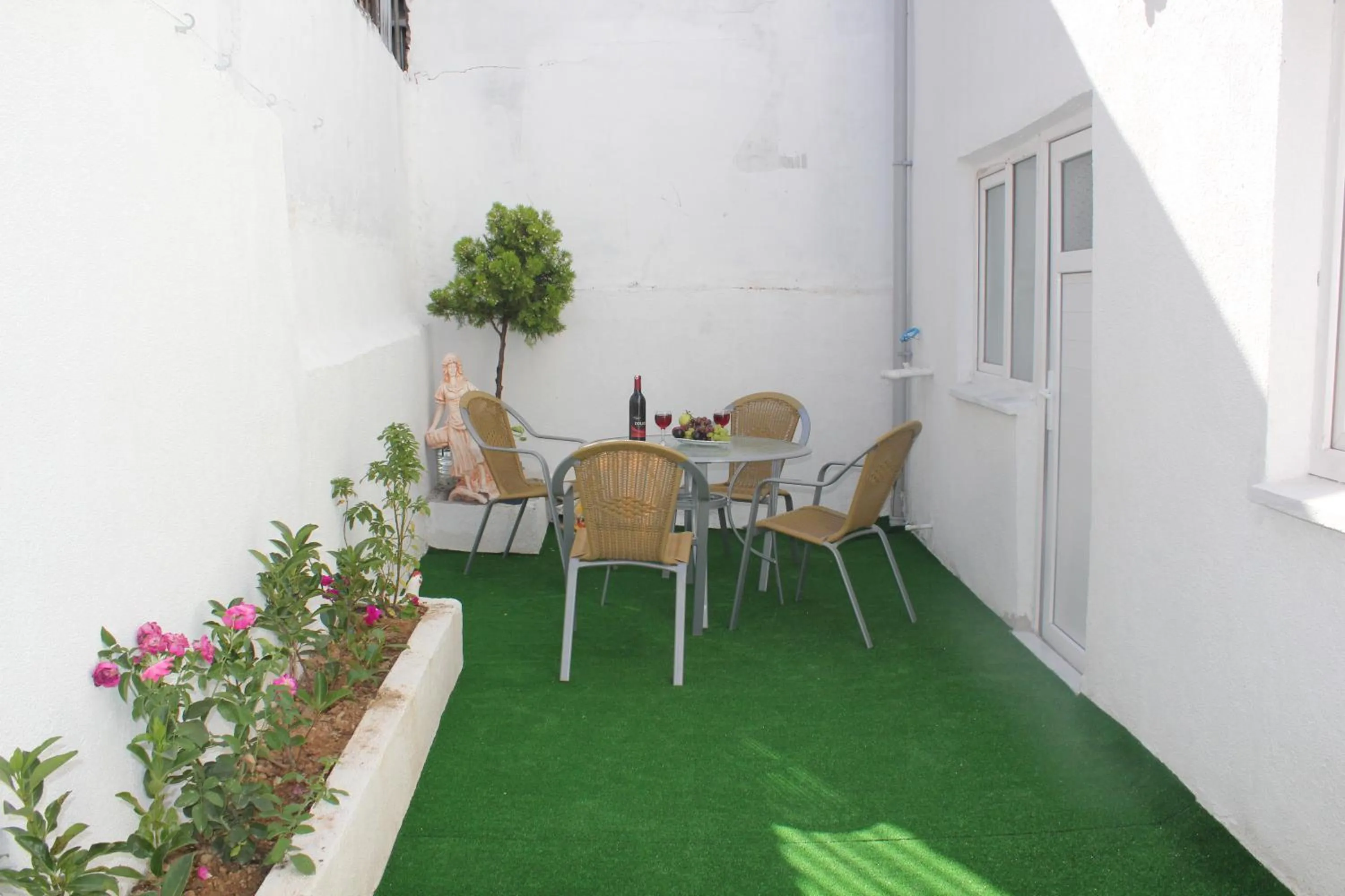 Garden in Reydel Hotel