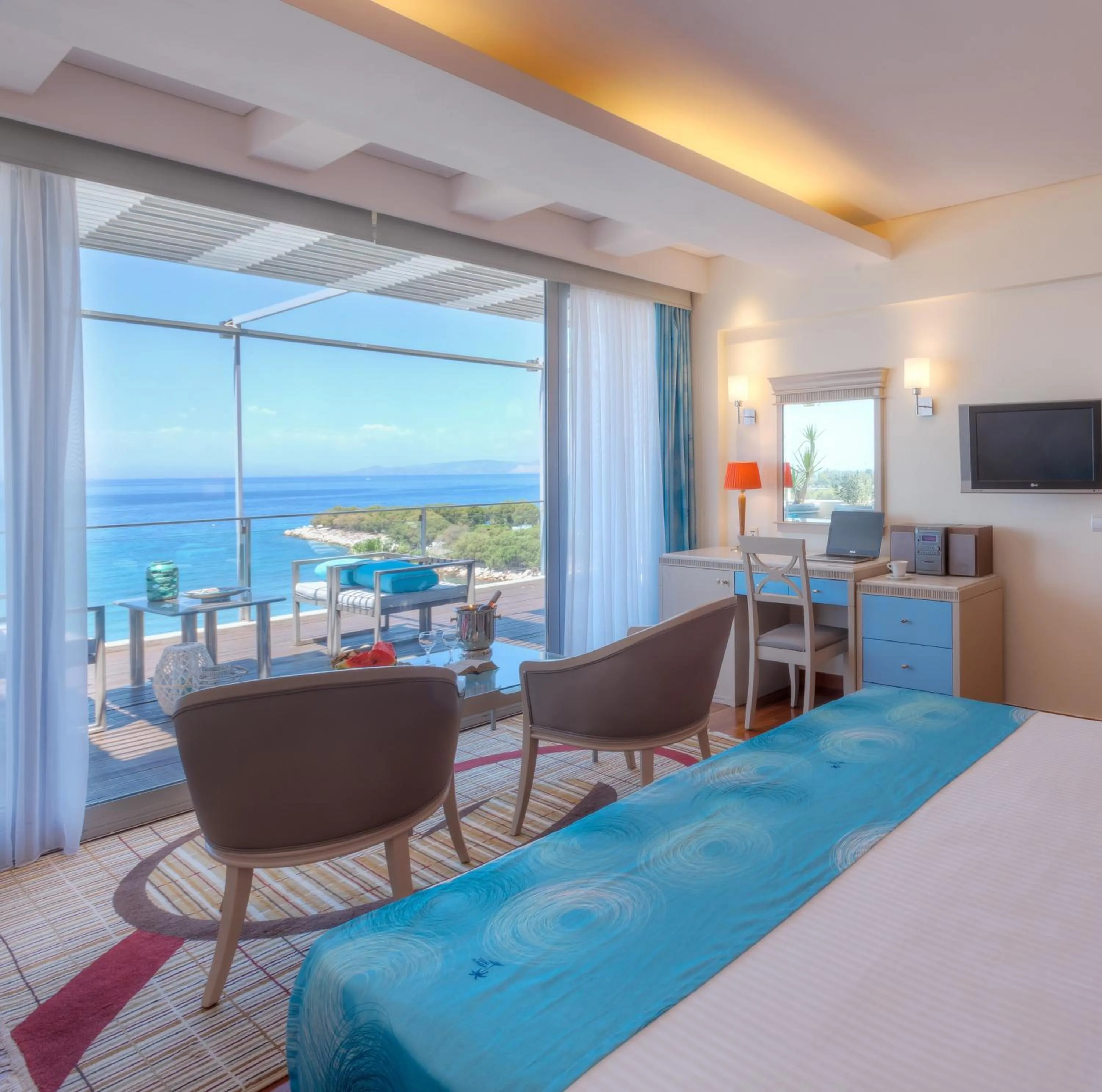 Bedroom, Bed in Tropical Hotel