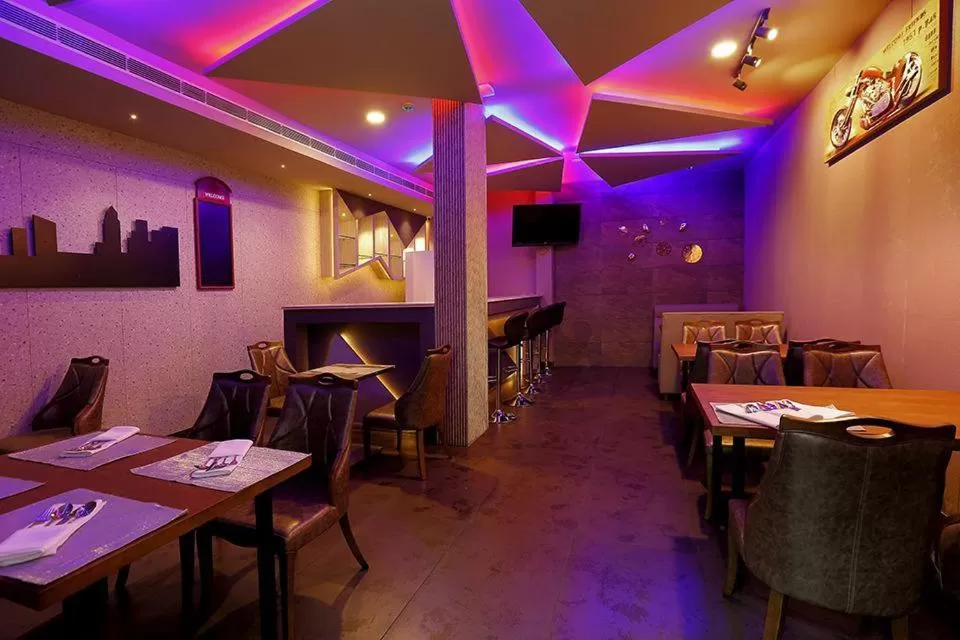 Food and drinks, Restaurant/Places to Eat in Hotel New York Square