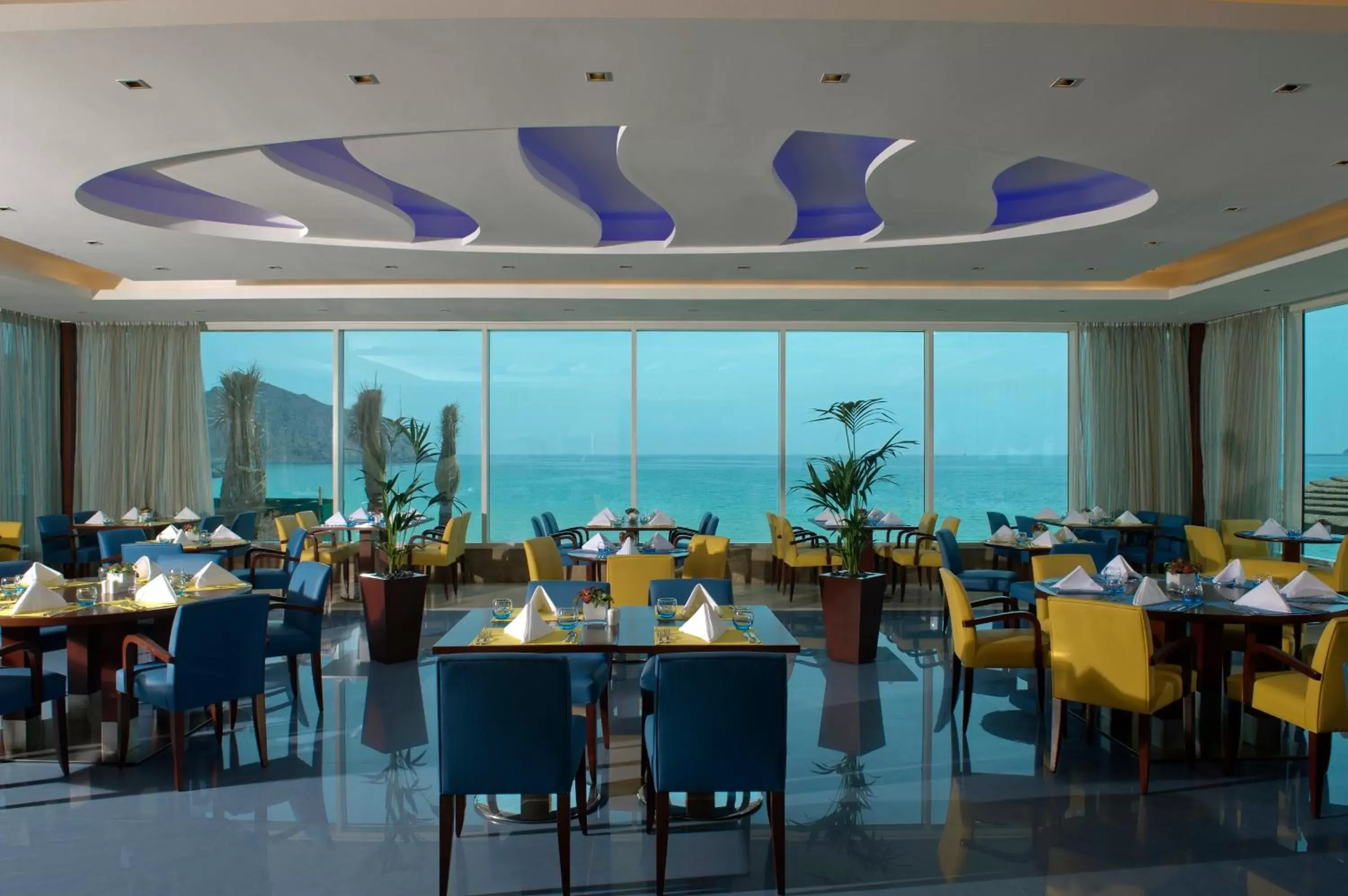 Restaurant/Places to Eat in Oceanic Khorfakkan Resort & Spa