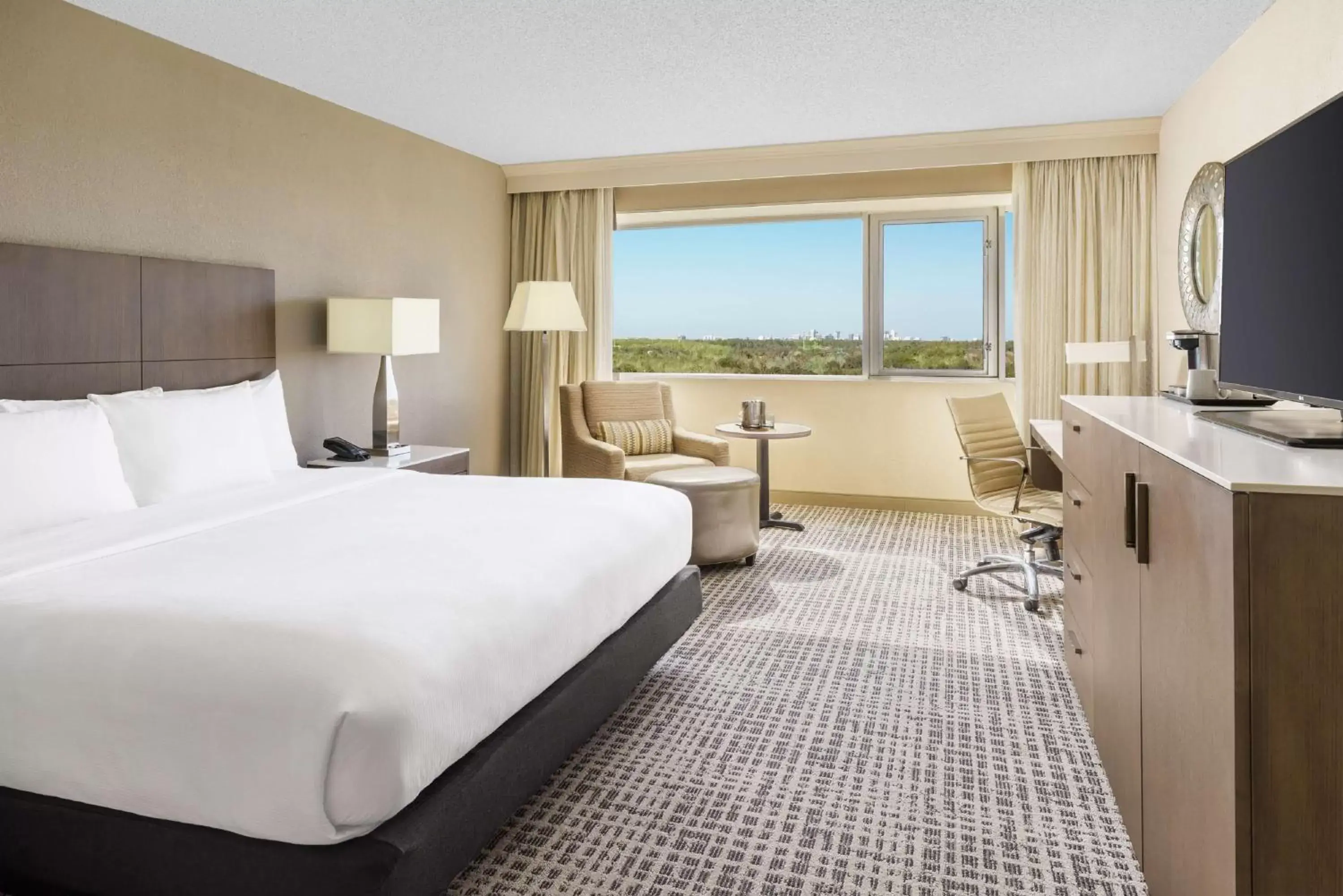 Bedroom in DoubleTree by Hilton Orlando Airport Hotel