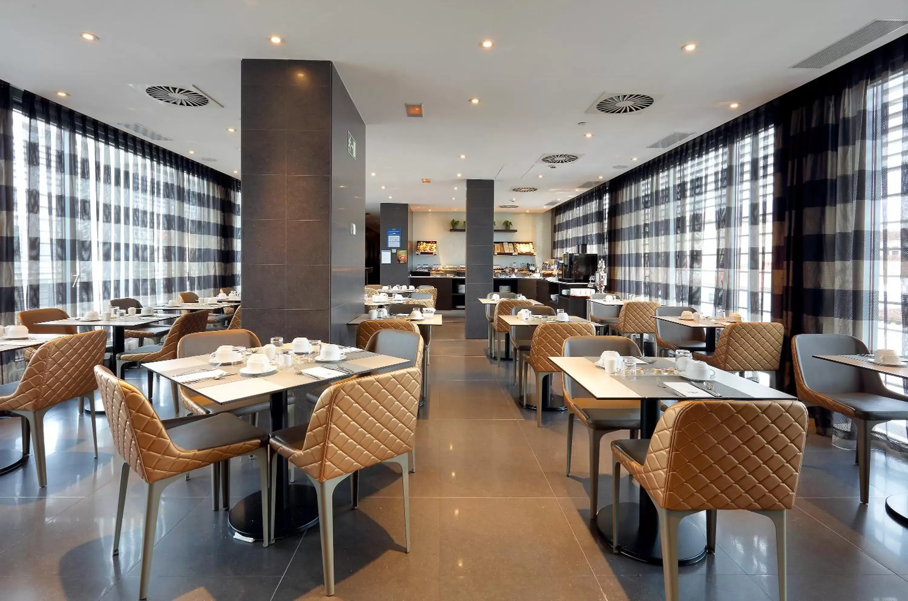 Lounge or bar, Restaurant/Places to Eat in Eurostars Plaza Mayor