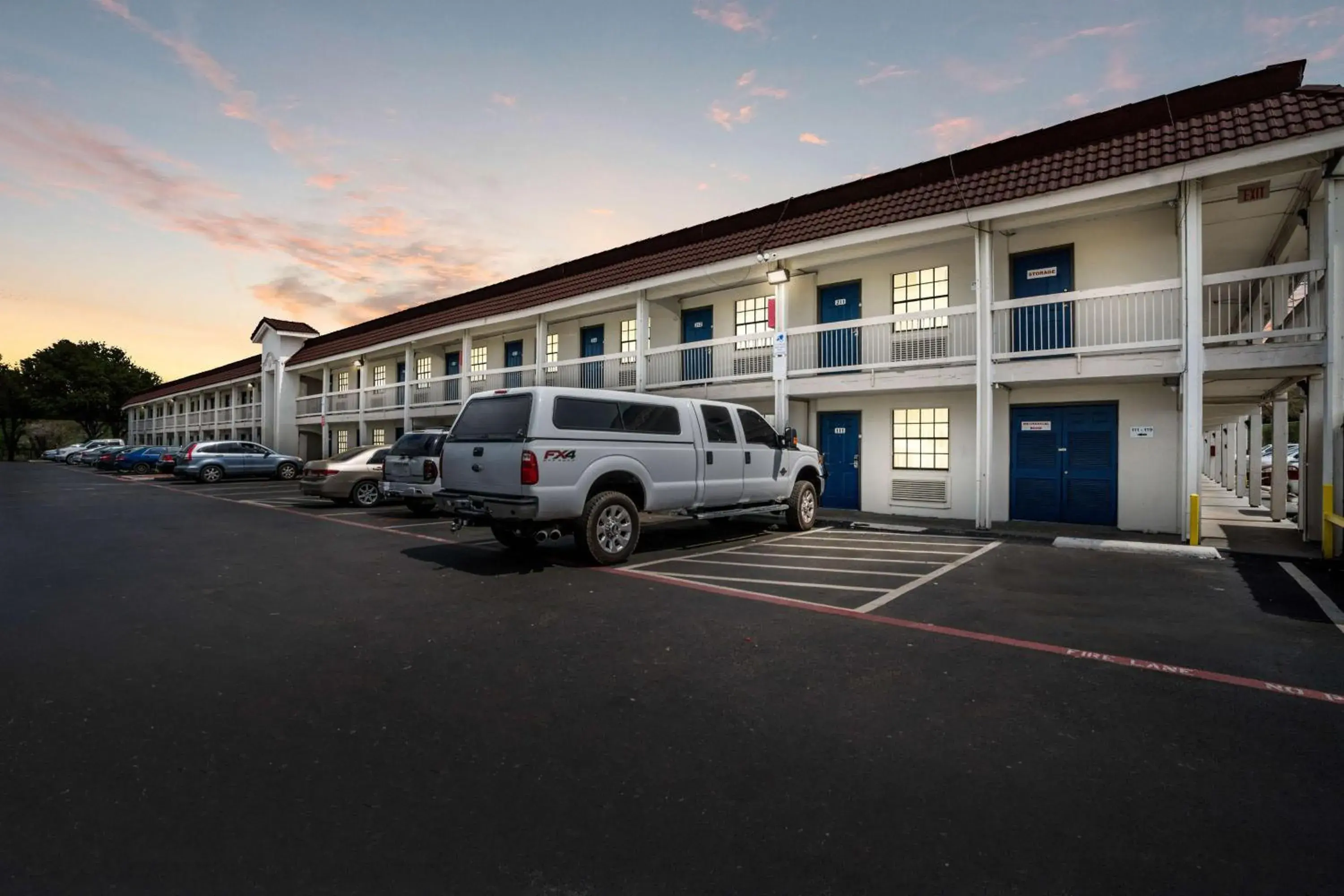 Property building in Motel 6-Dallas, TX - Market Center