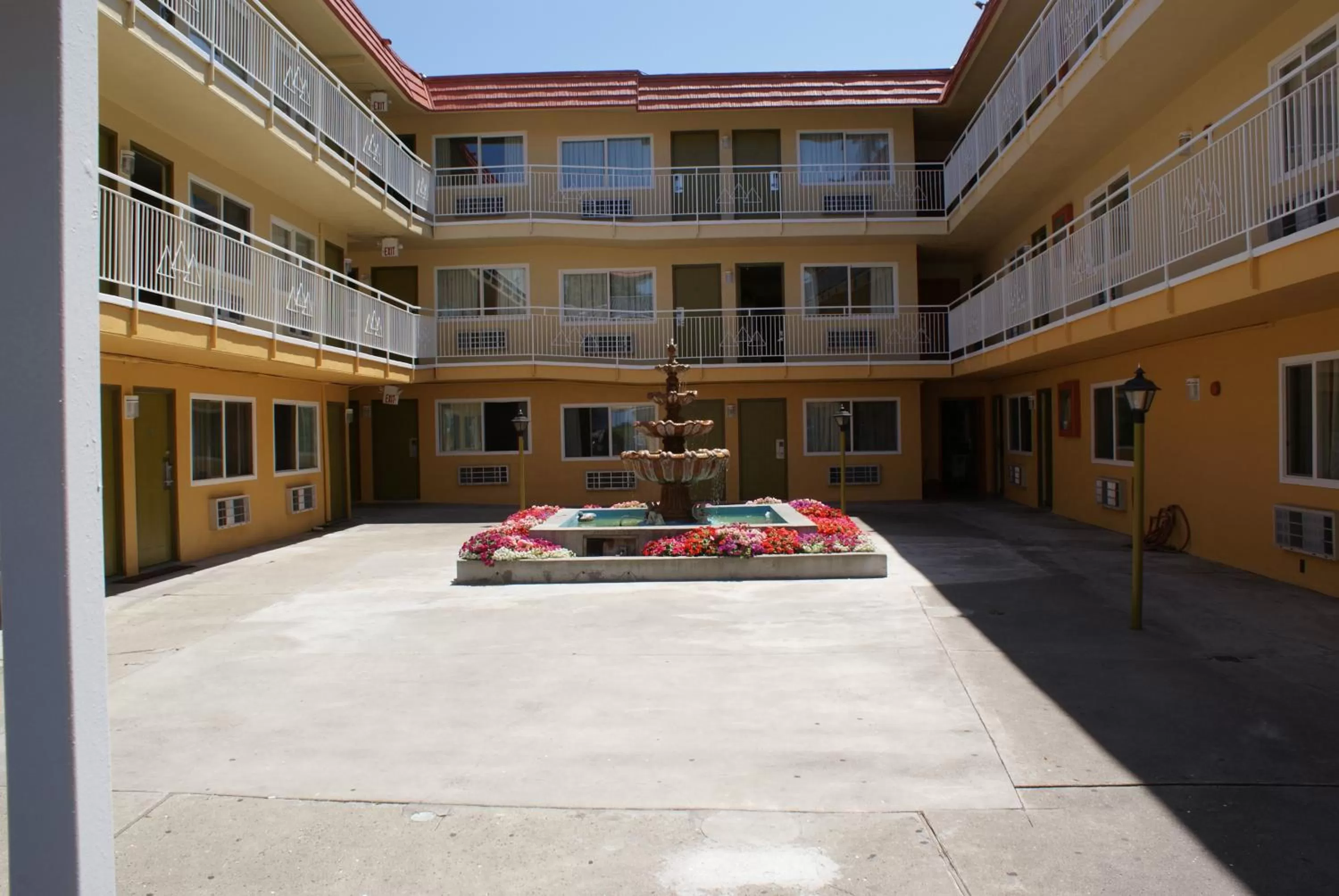 Facade/entrance in Imperial Inn Oakland