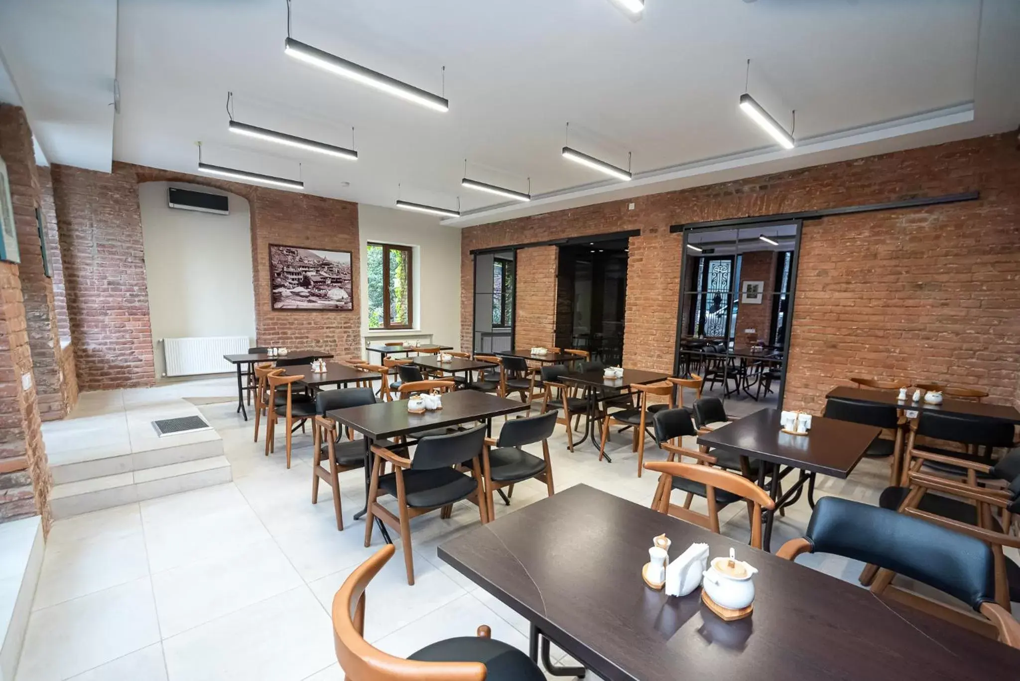 Restaurant/places to eat in Tiflis Hotel Restaurant/places to eat in Tiflis Hotel