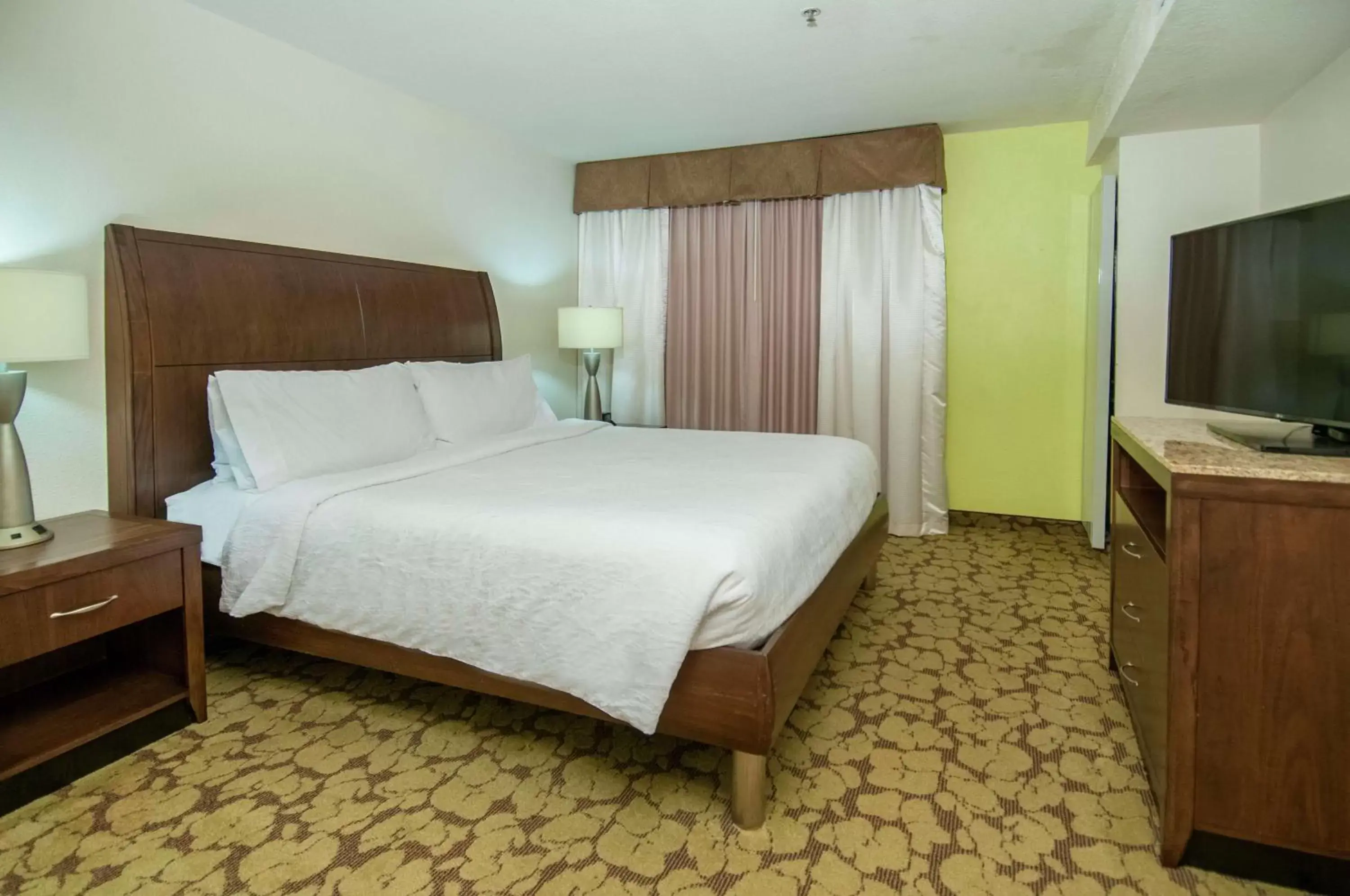 Bedroom, Bed in Hilton Garden Inn New Orleans Airport