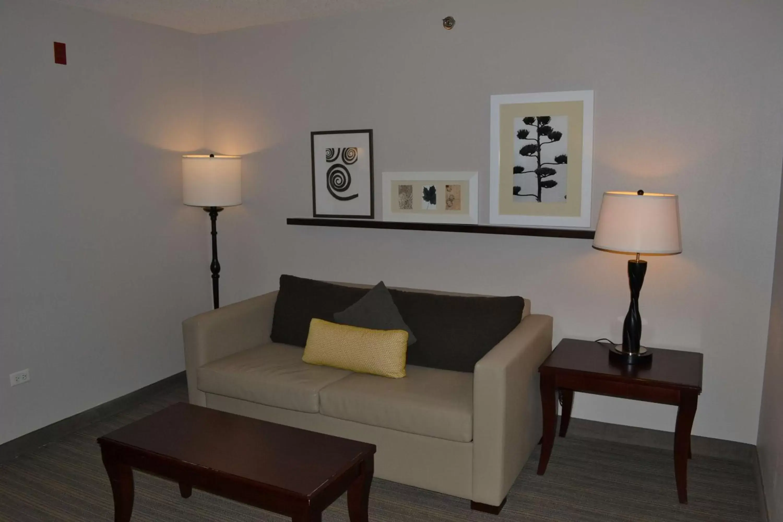 Photo of the whole room, Seating Area in Country Inn & Suites by Radisson, Gurnee, IL