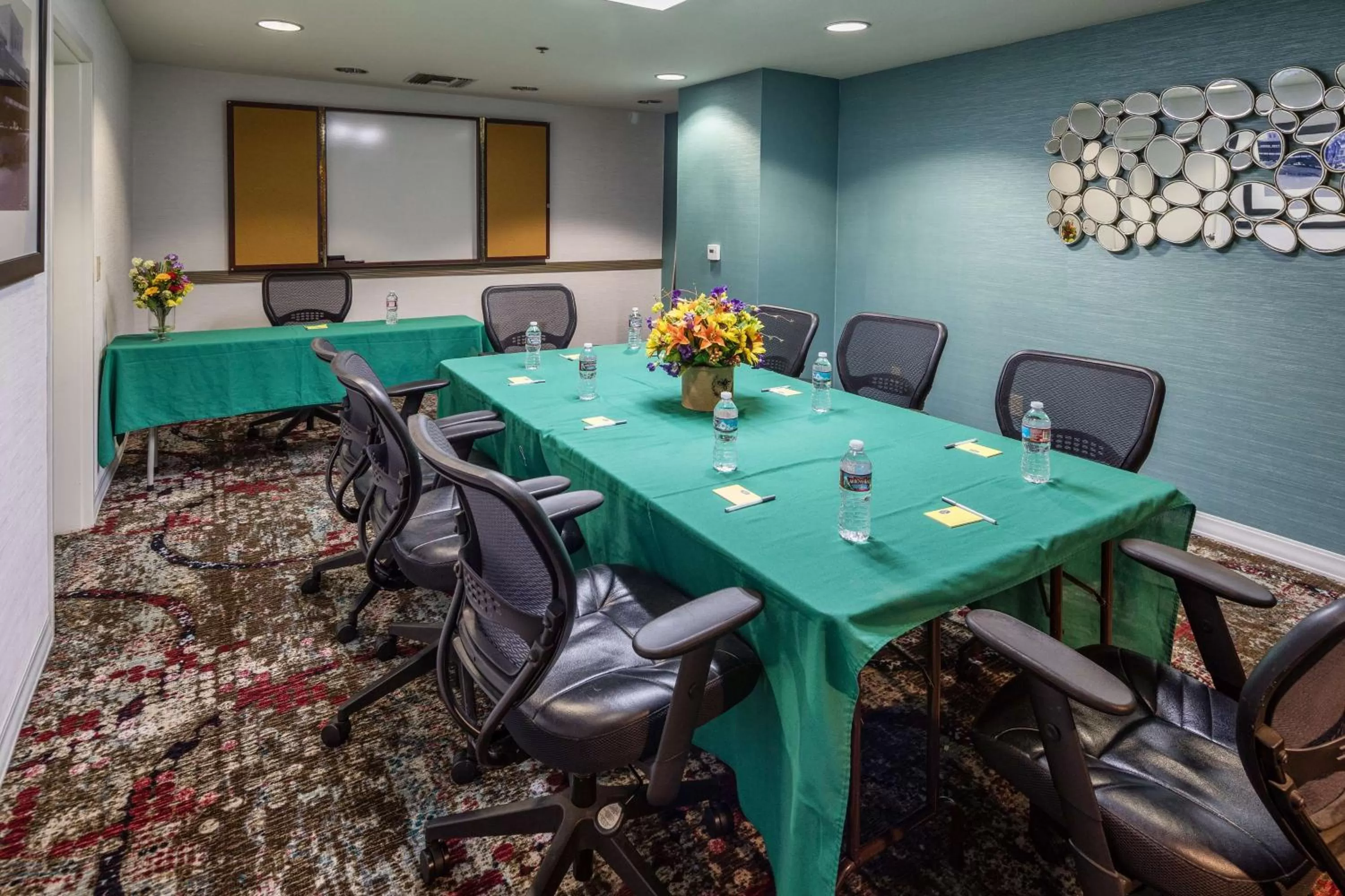 Meeting/conference room in Hampton Inn San Francisco Airport