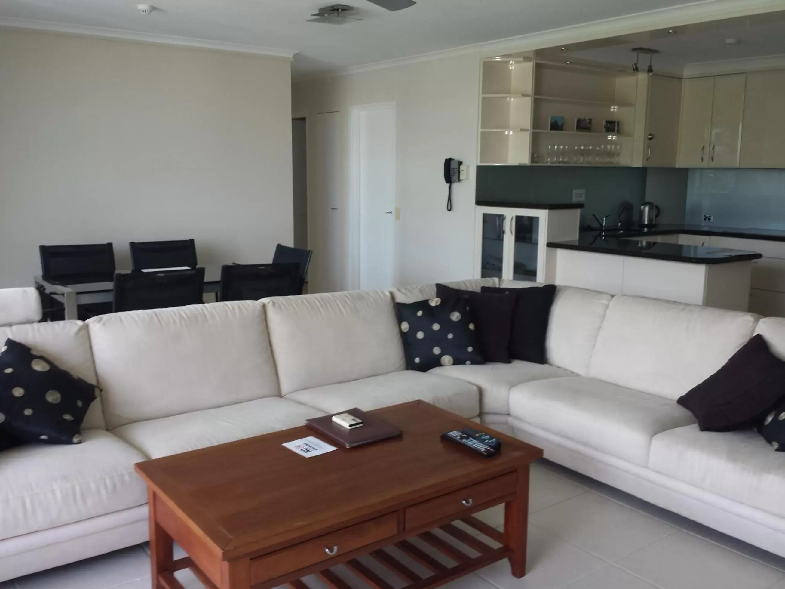 Living room, Seating Area in Kirribilli Apartments