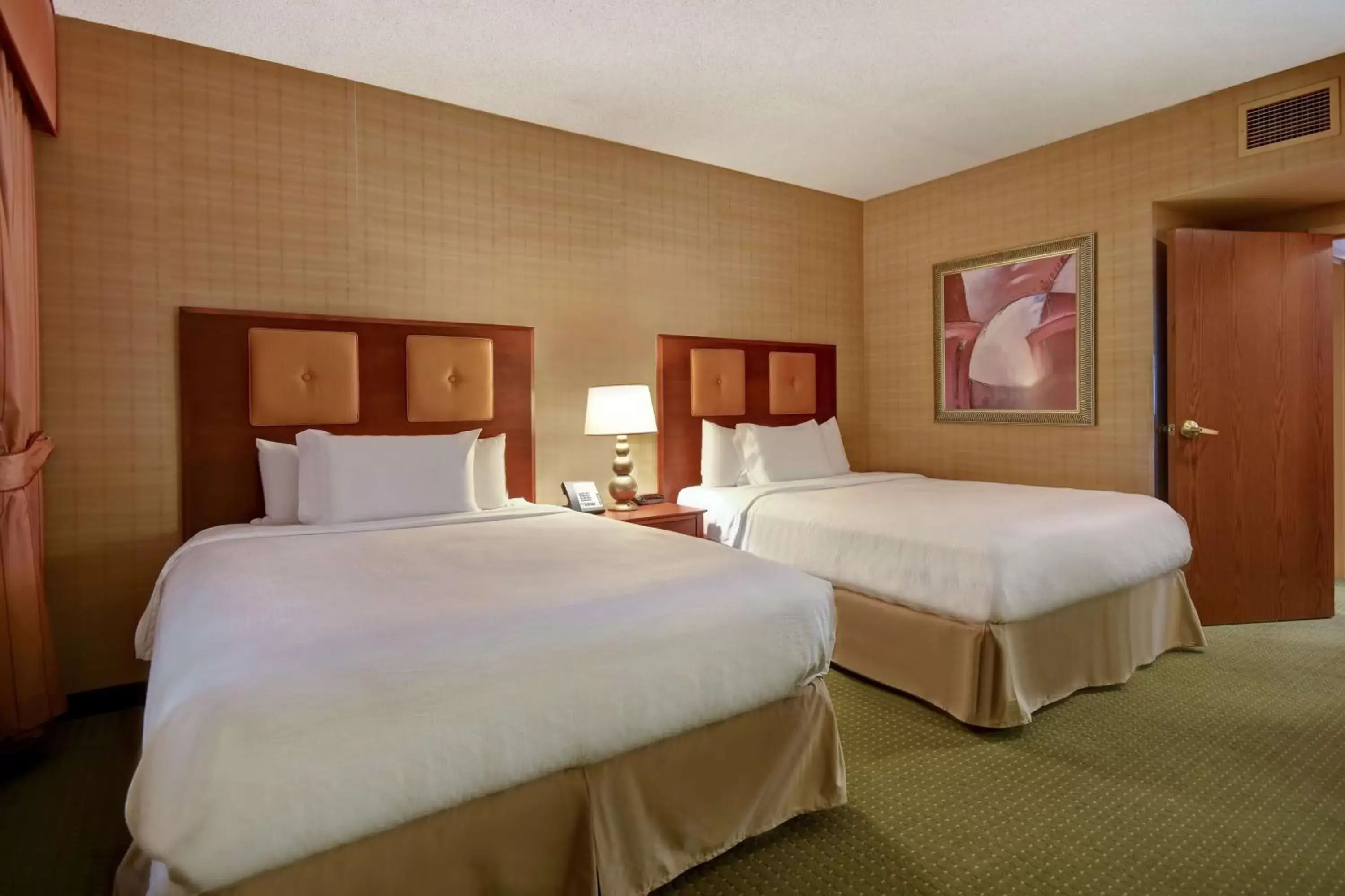 Bed in Embassy Suites Hot Springs - Hotel & Spa