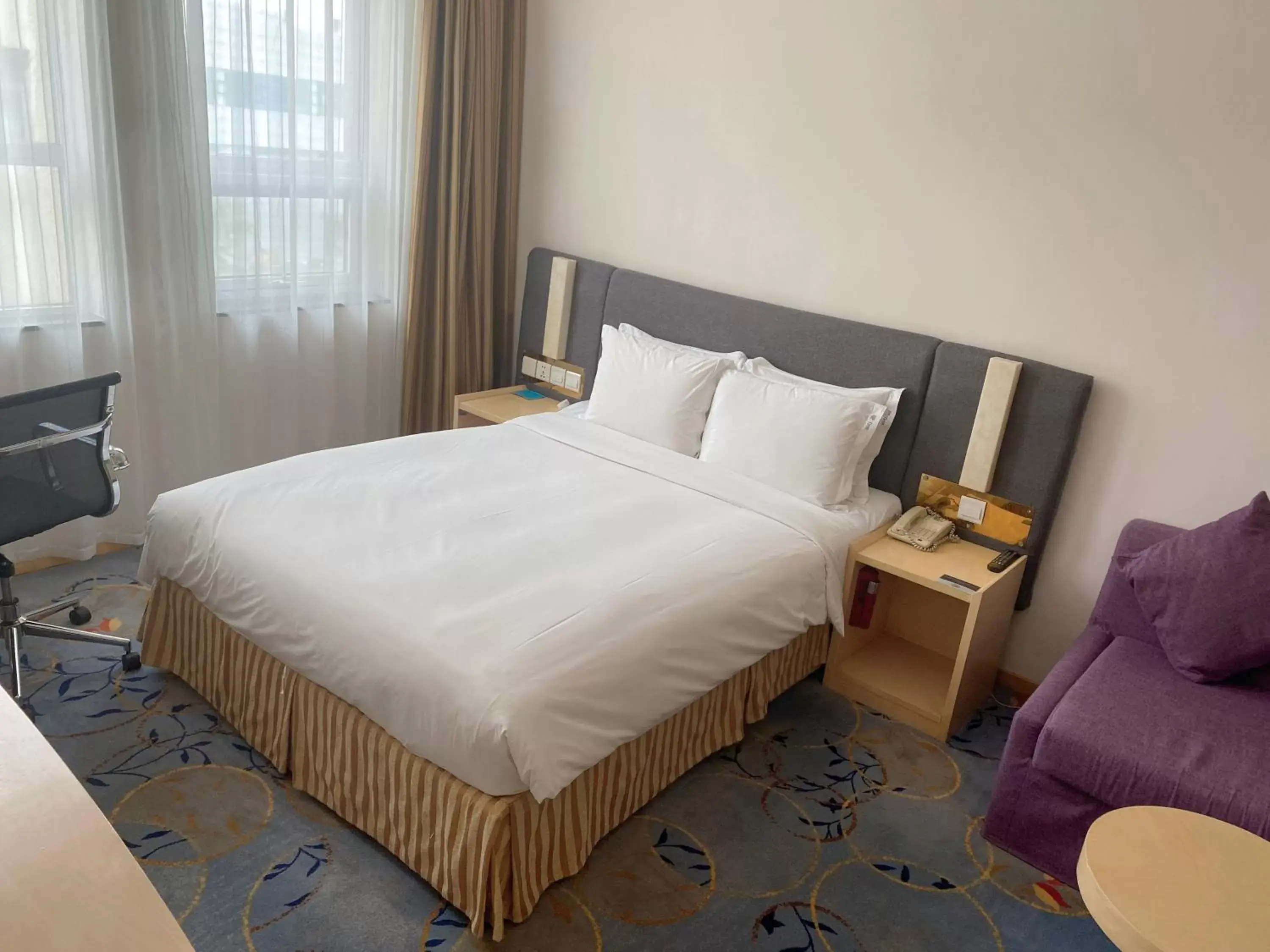 Photo of the whole room, Bed in Holiday Inn Express Tianjin Airport, an IHG Hotel