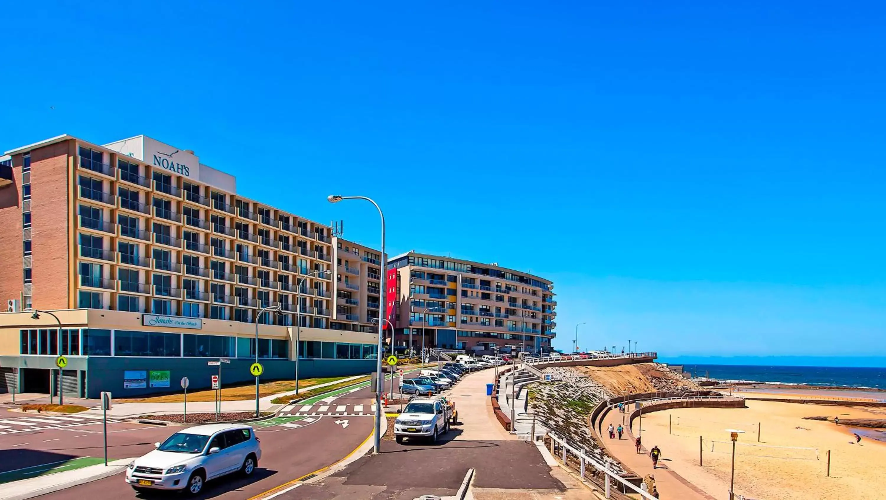 Facade/entrance in Noah's On the Beach