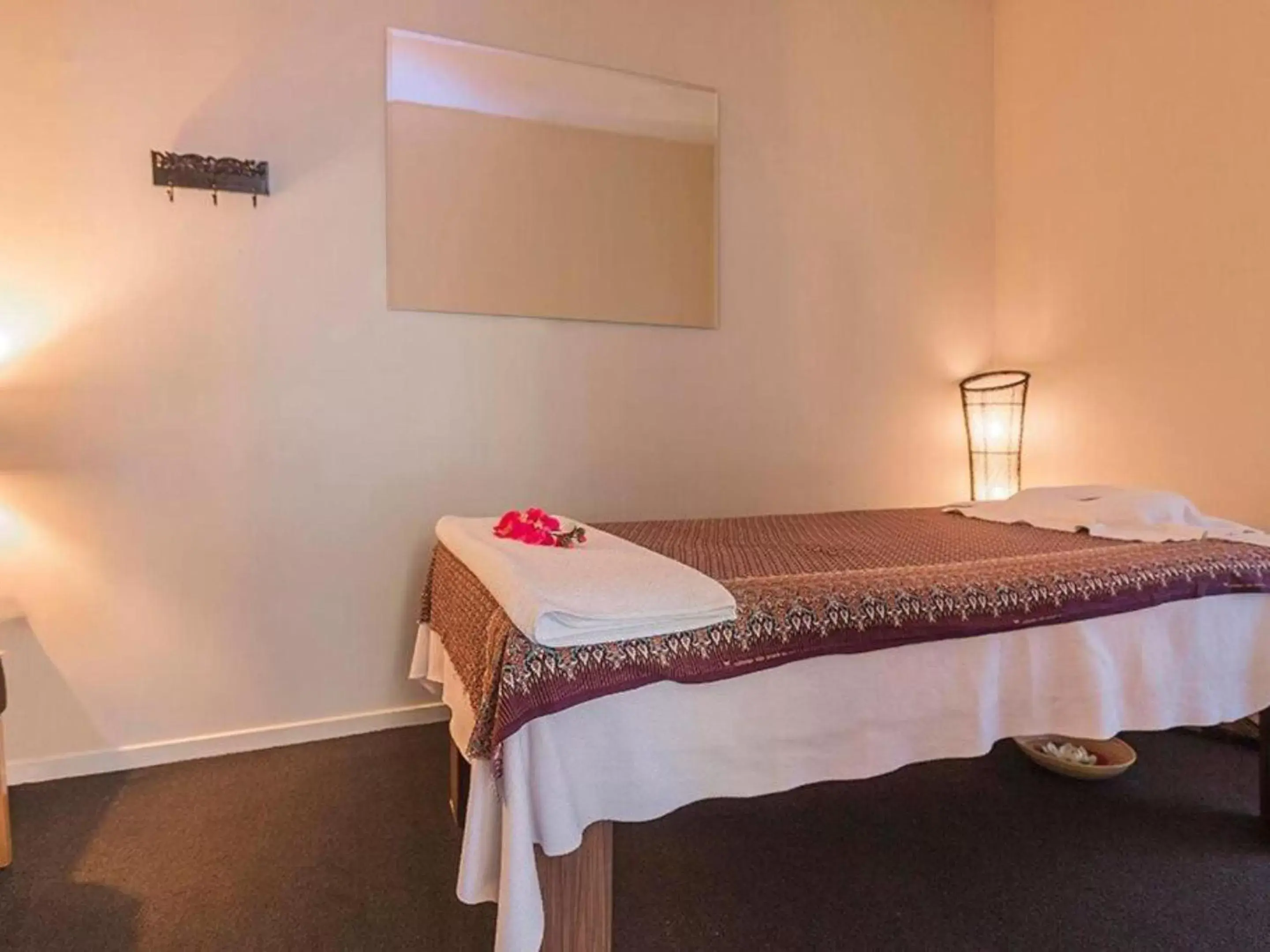 Massage, Bed in Barclay Suites
