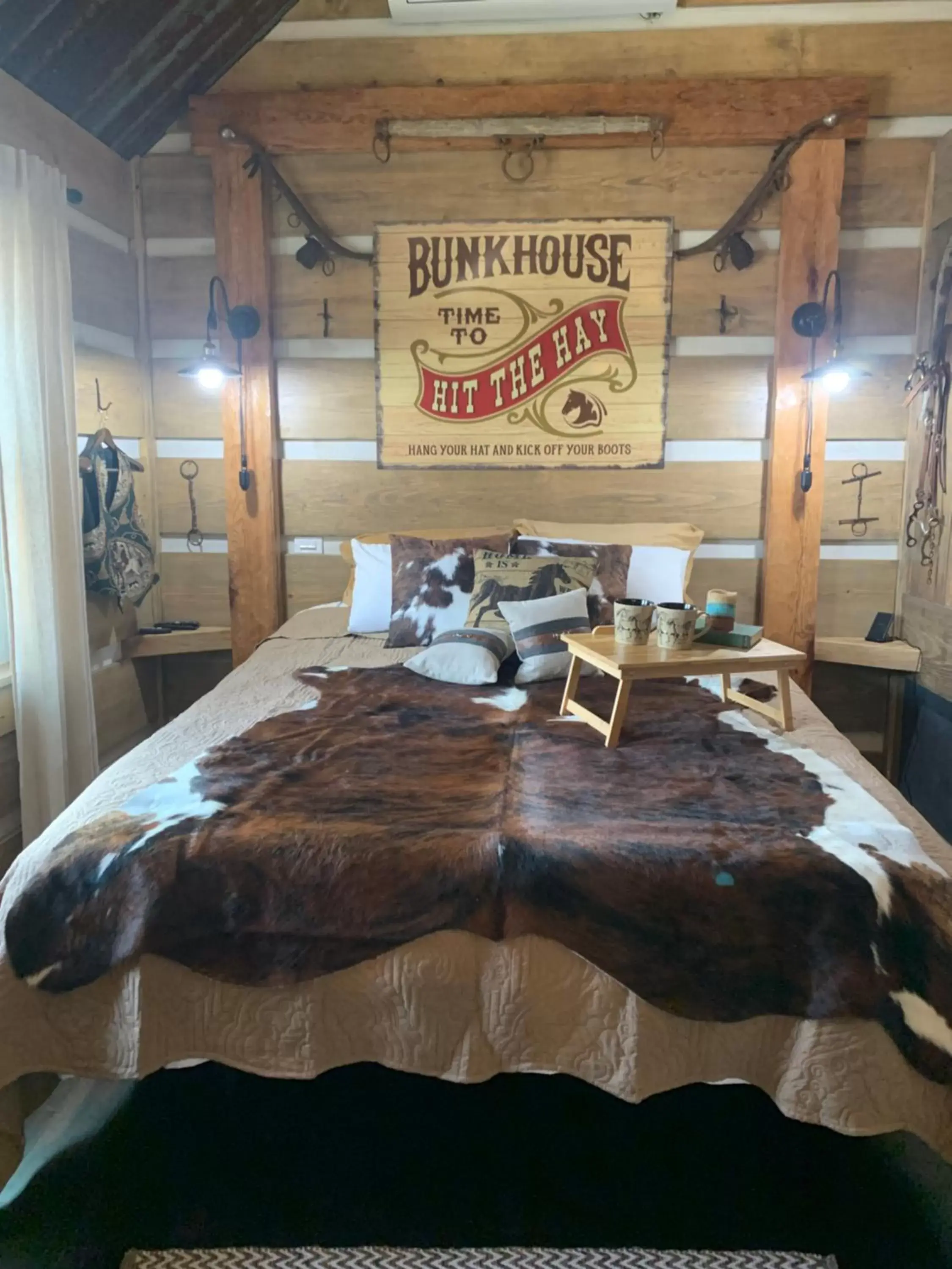 Bedroom in Fox Pass Cabins