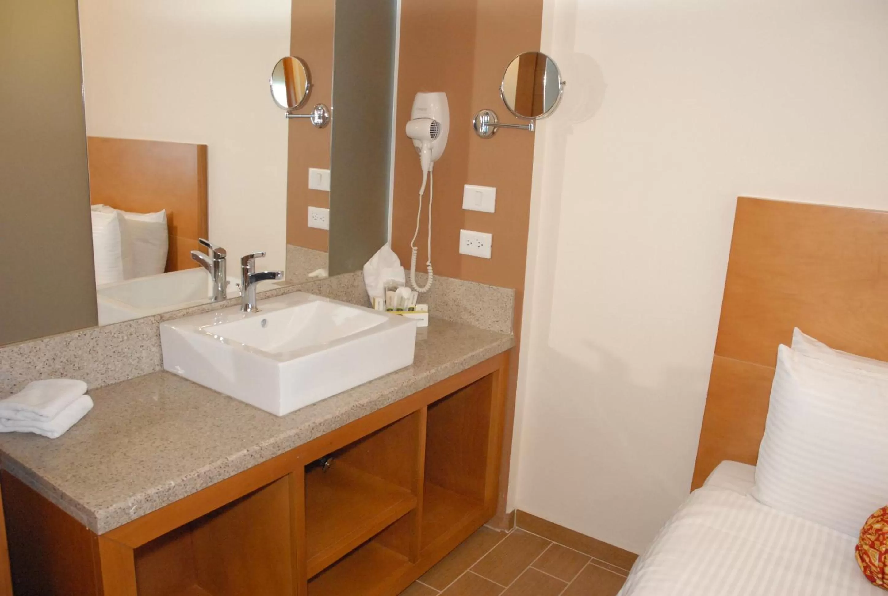 Toilet, Bed in Aranzazu Centro Historico