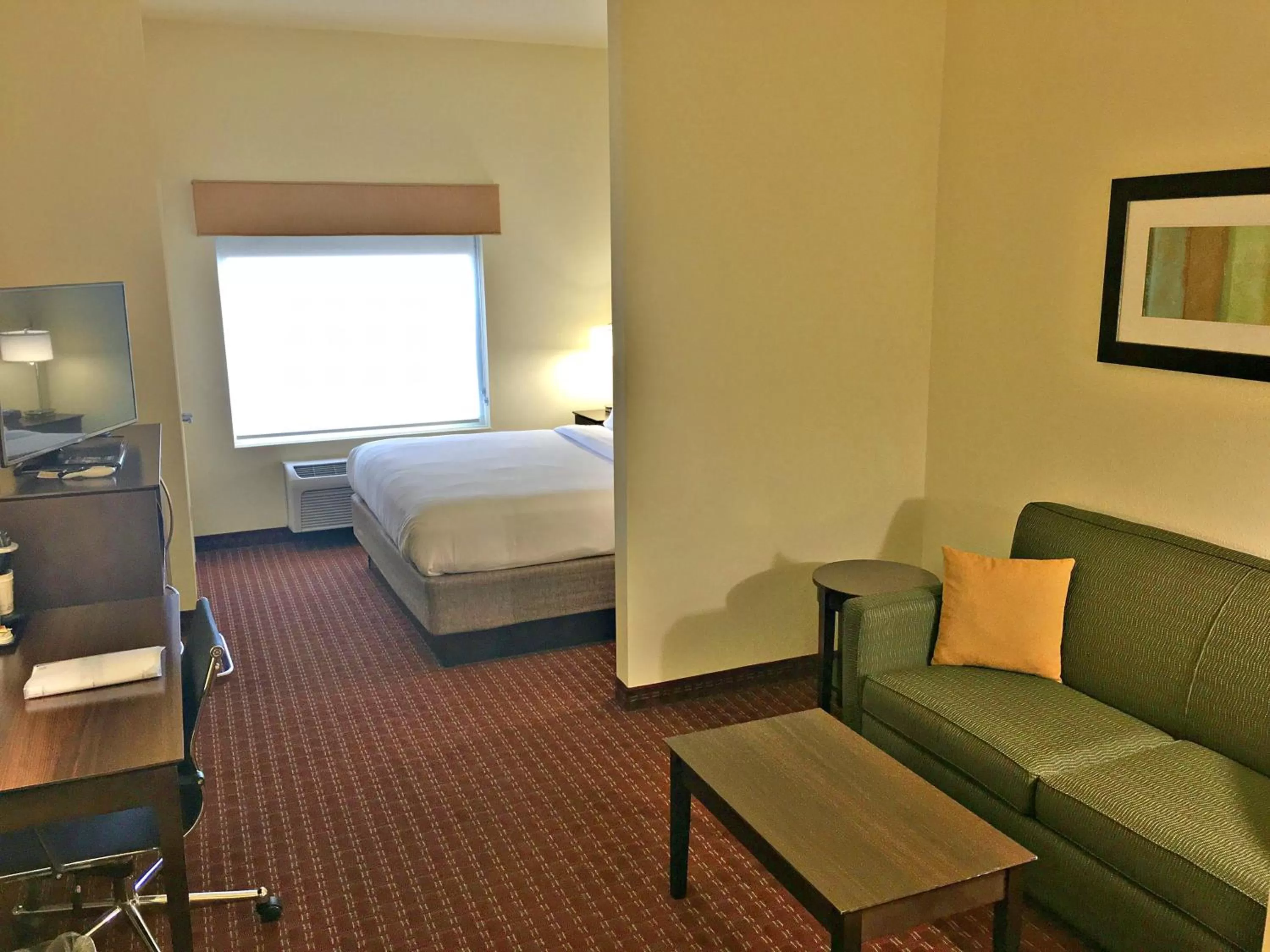 Photo of the whole room, Bed in Holiday Inn Express DeFuniak Springs by IHG