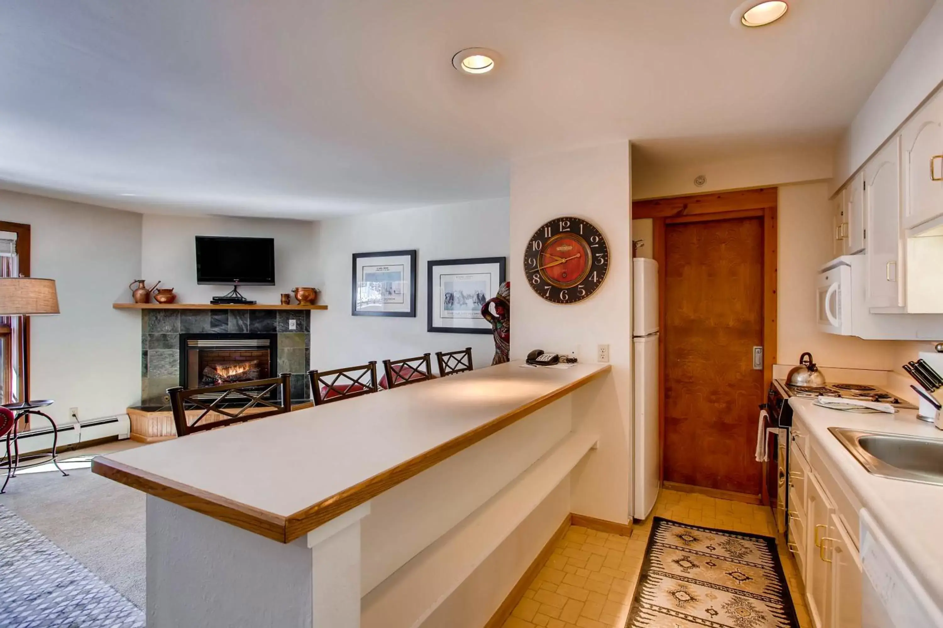 Kitchen or kitchenette, Kitchen/Kitchenette in Lion Square Lodge