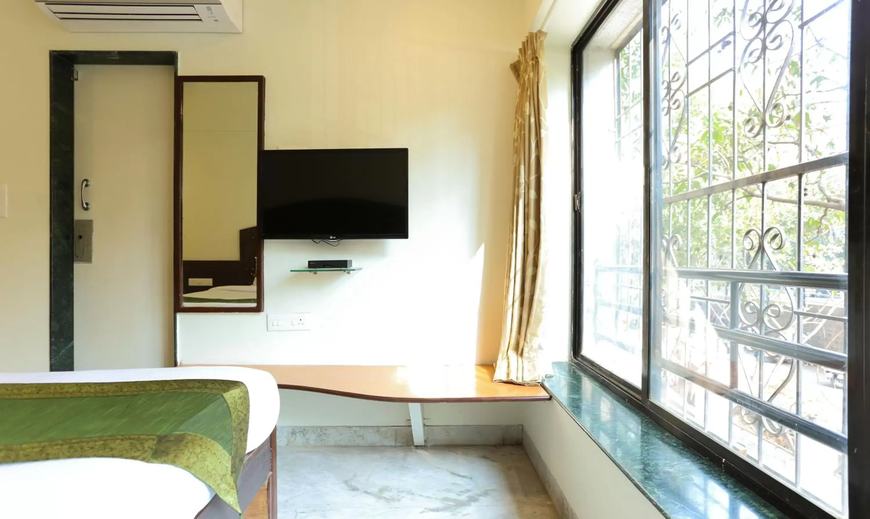 TV and multimedia in Itsy Hotels Hill View Ex TV and multimedia in Itsy Hotels Hill View Ex