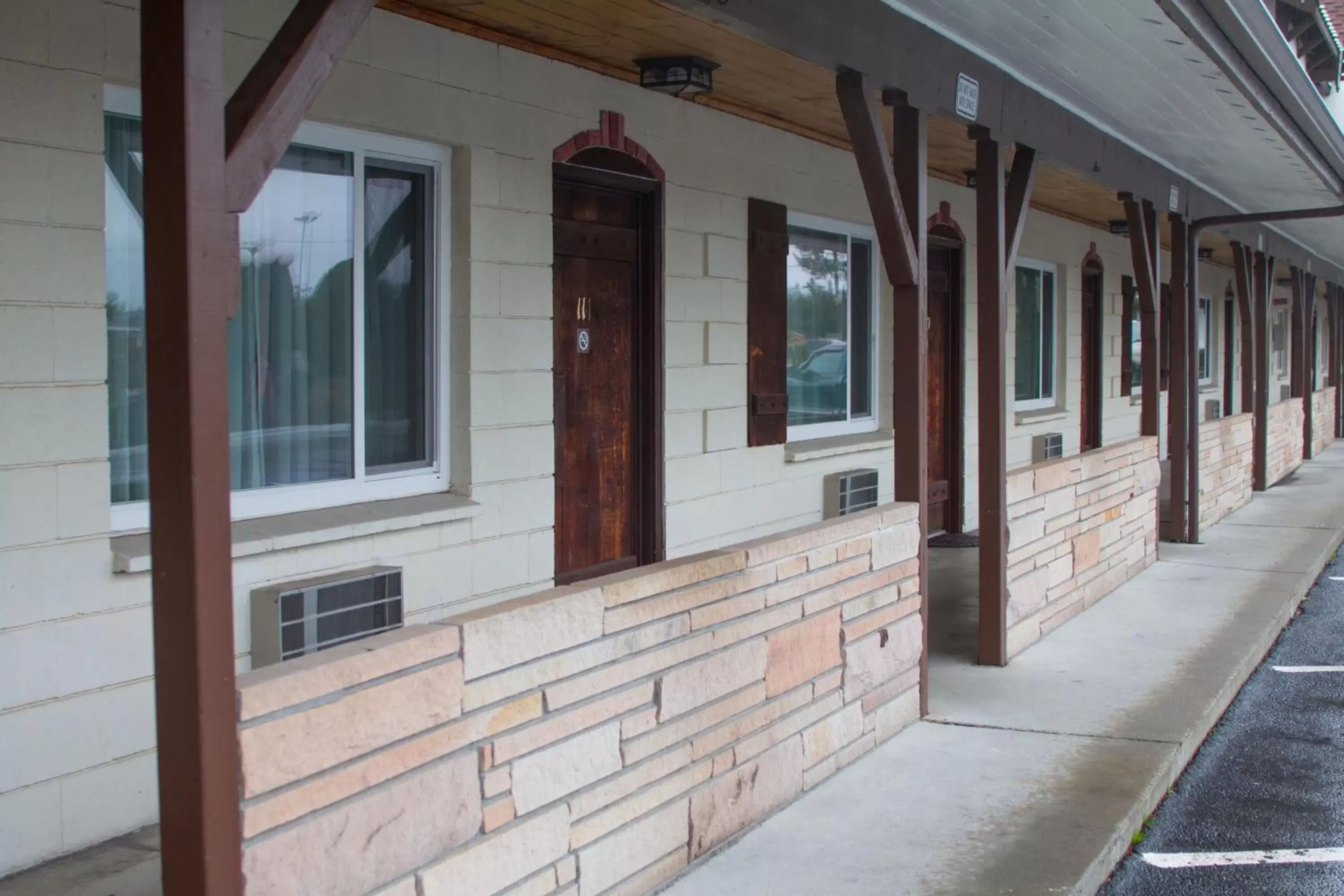 Facade/entrance in Auld Holland Inn