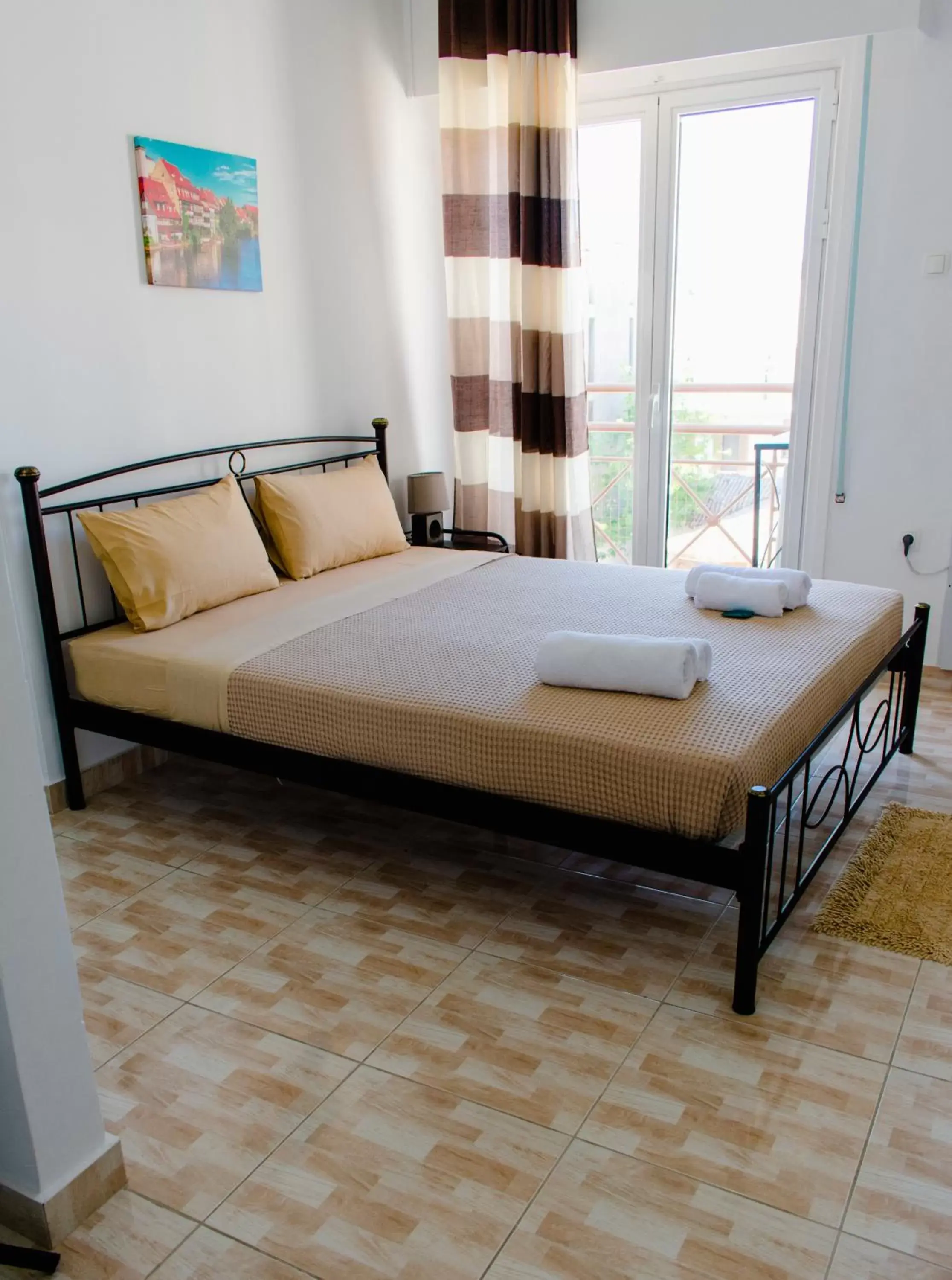 Photo of the whole room, Bed in Nikolakakis Rooms Lavrio