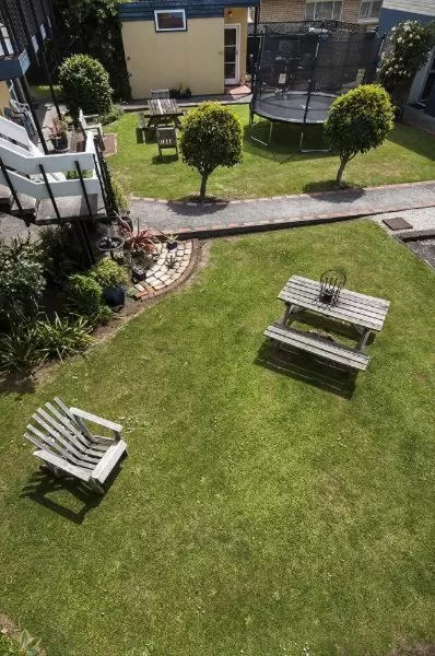 Day in Parkside Motel and Apartments