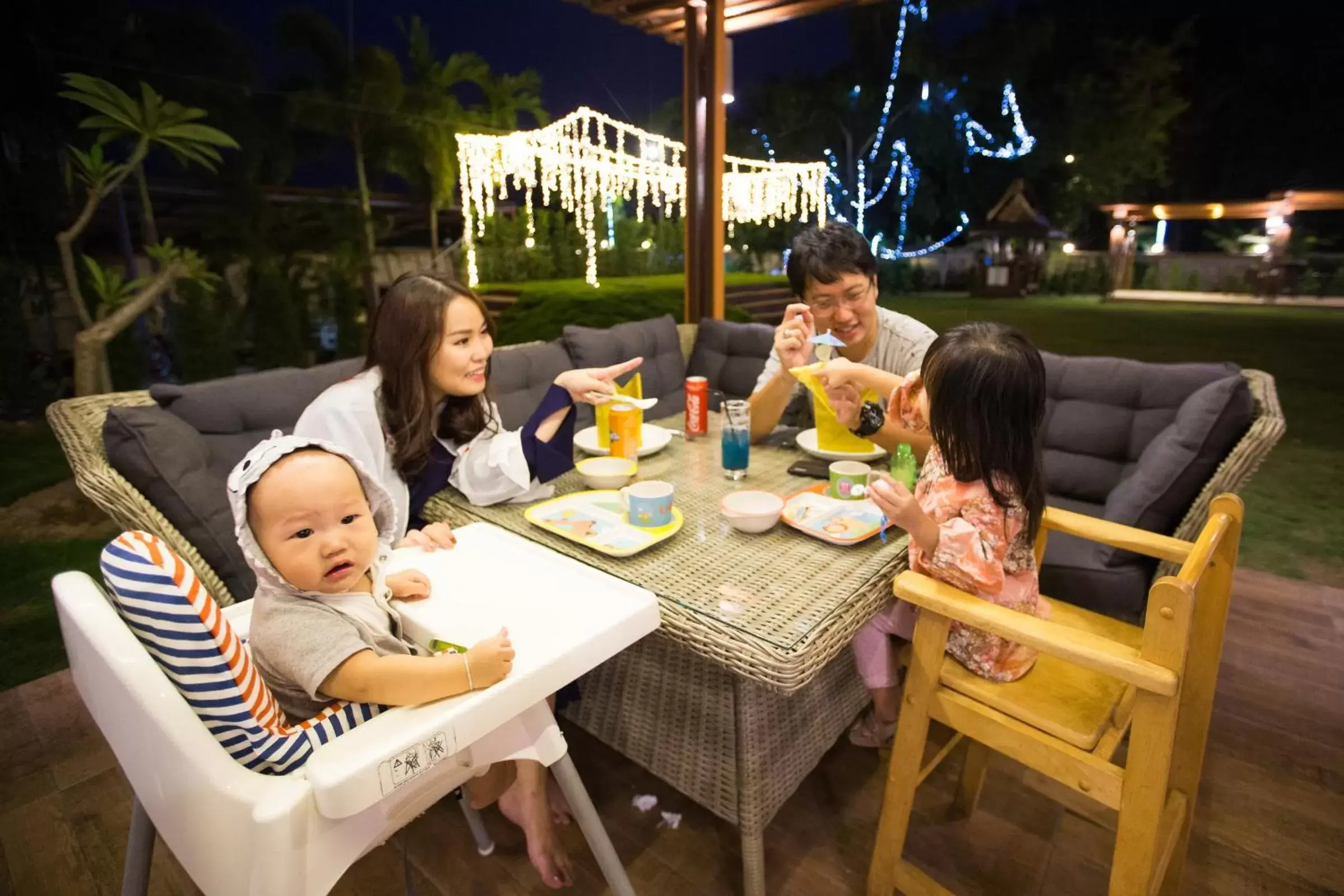 Restaurant/places to eat, Family in Phanomrungpuri Hotel Buriram