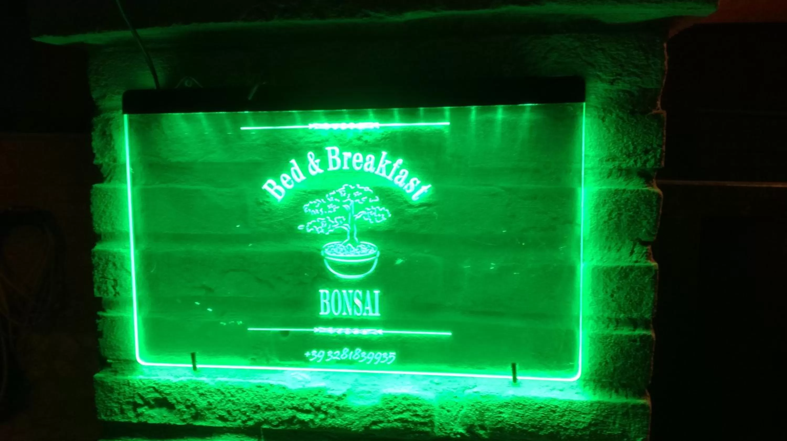 Property logo or sign, TV/Entertainment Center in Bonsai Bed & Breakfast