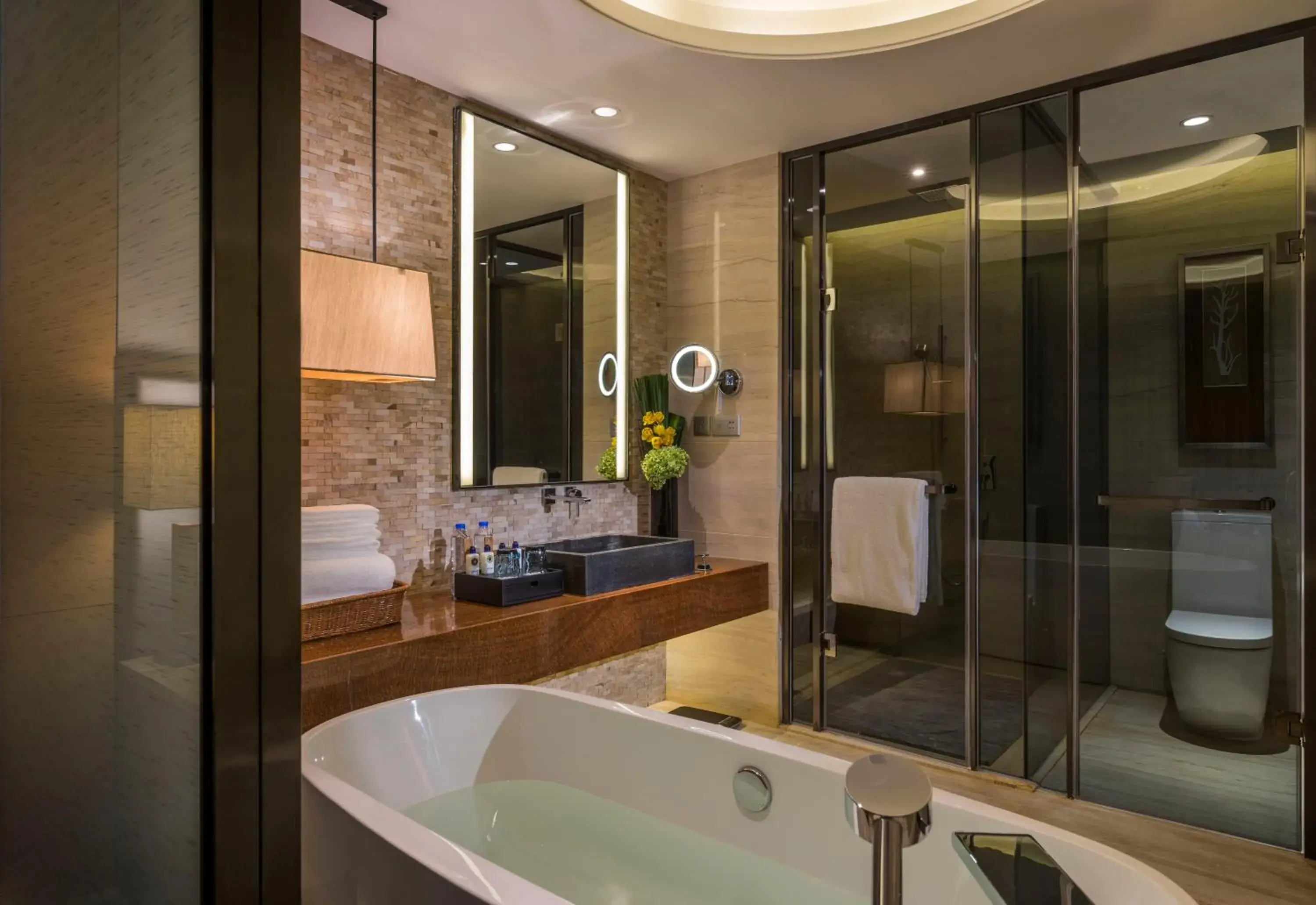 Standard King Room in HUALUXE Yangjiang City Center Standard King Room in HUALUXE Yangjiang City Center