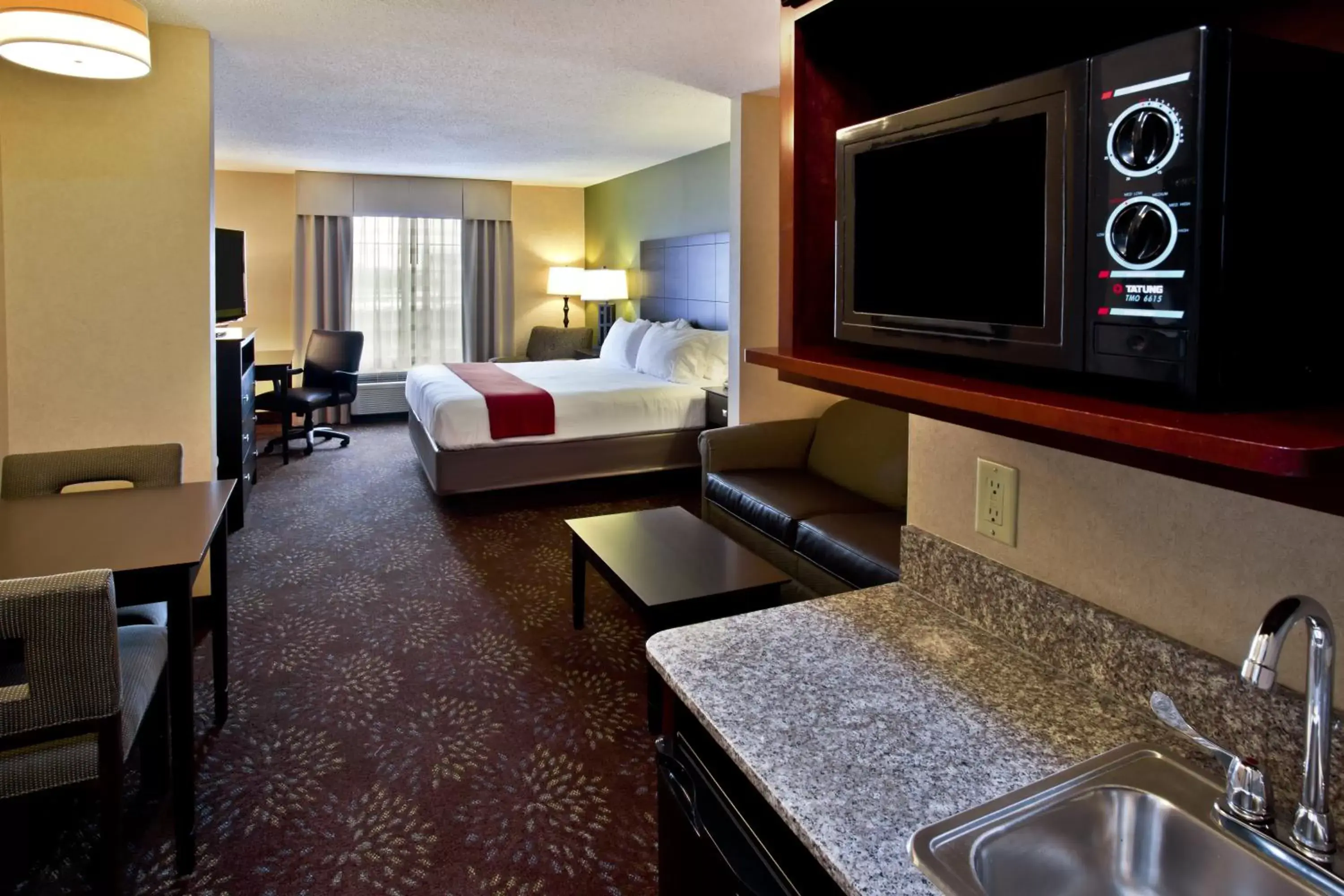 Photo of the whole room in Holiday Inn Express Hotel & Suites Woodhaven, an IHG Hotel