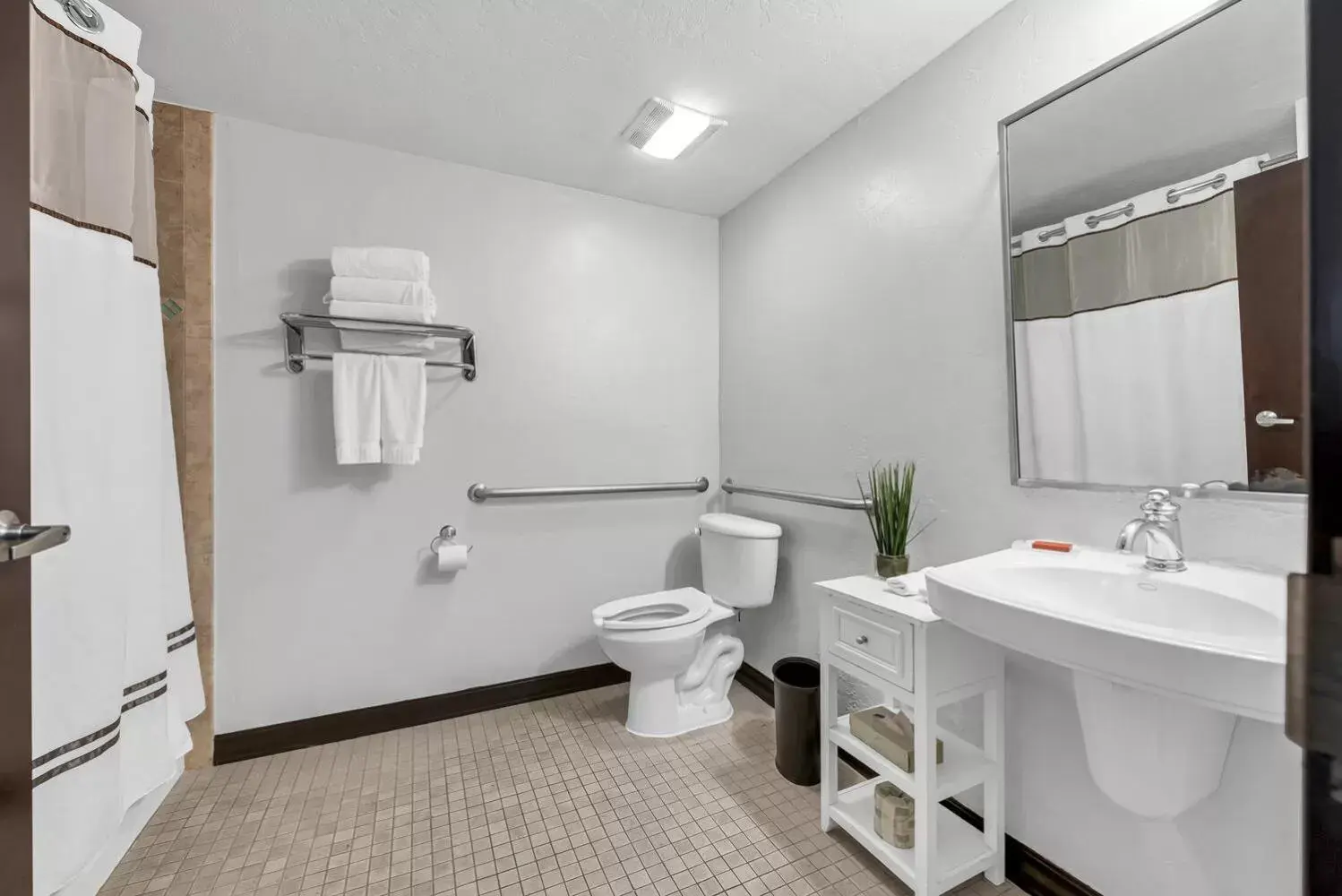 Bathroom in Bayfront Inn 5th Avenue