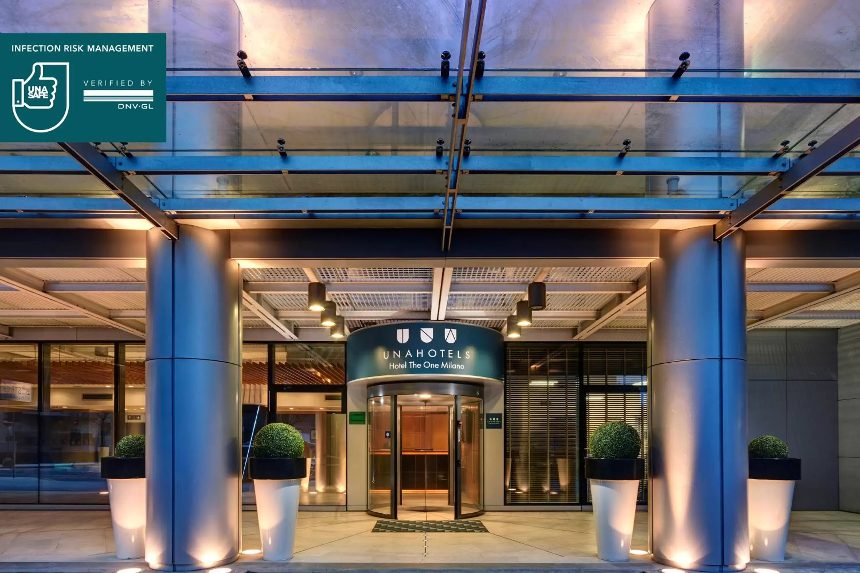 Facade/entrance in UNAHOTELS The ONE Milano Hotel & Residence