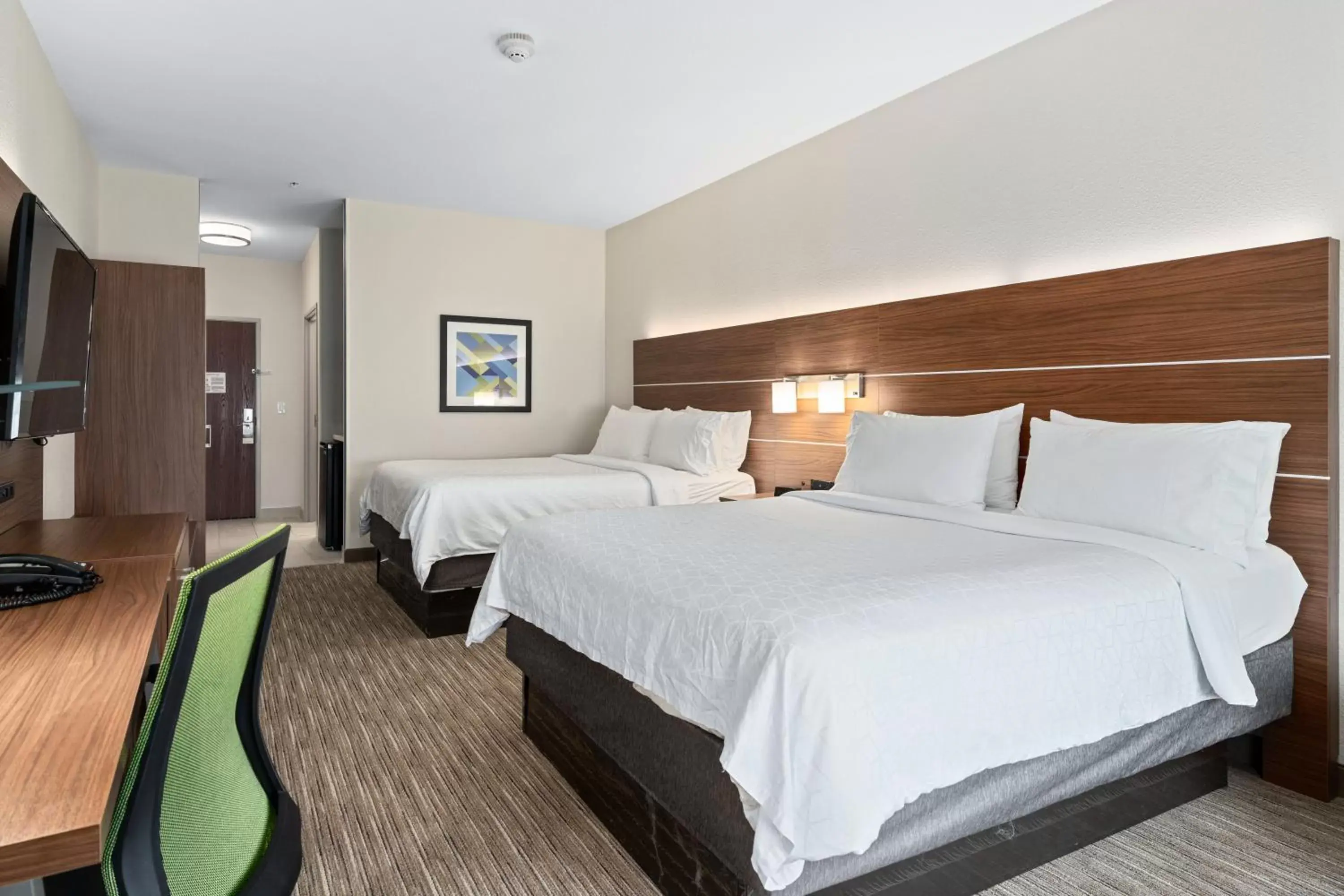 Photo of the whole room, Bed in Holiday Inn Express & Suites Van Buren-Fort Smith Area, an IHG Hotel