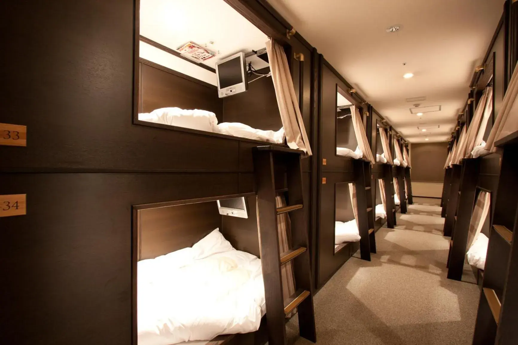 Bunk Bed in HEARTS Capsule Hotel & Spa Nakasu