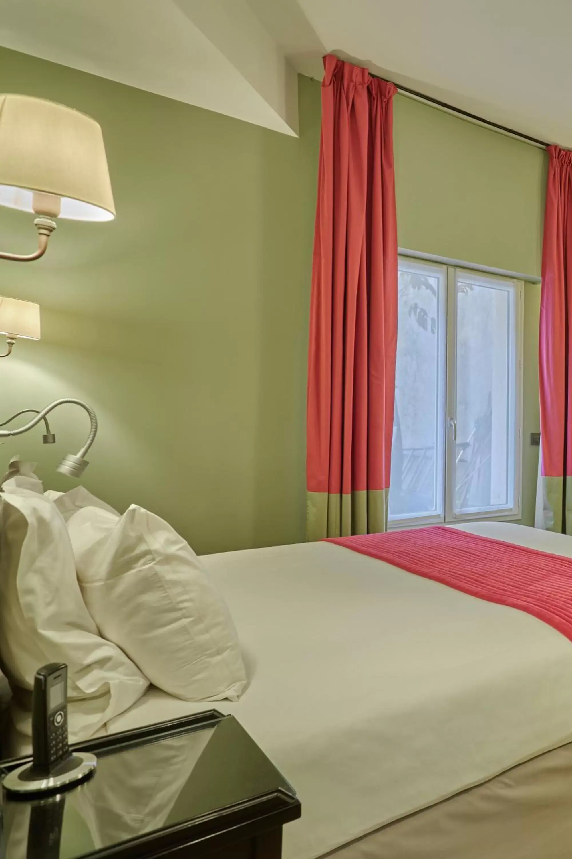 Bedroom, Bed in Hôtel Orchidée