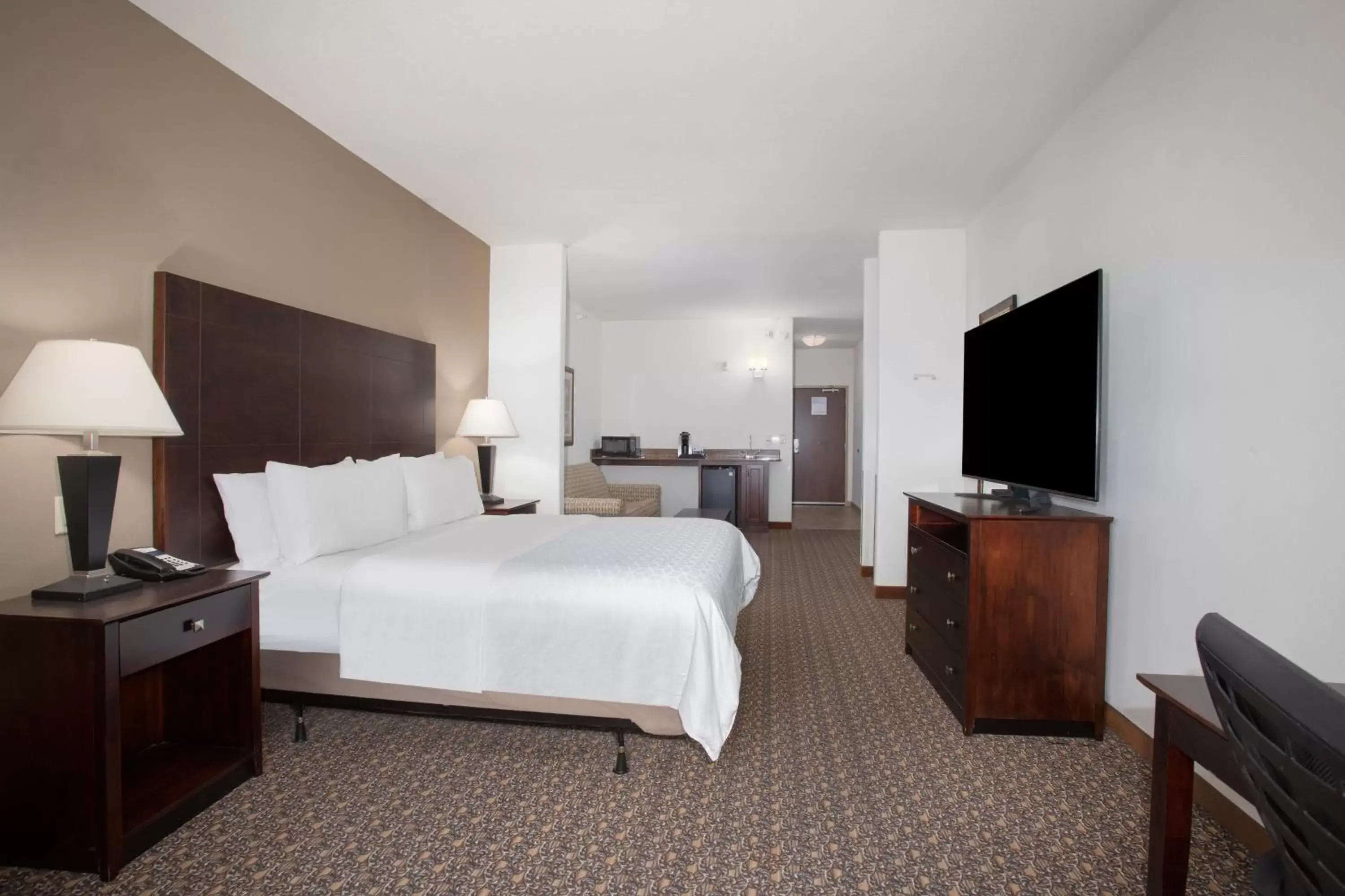 Photo of the whole room, Bed in Holiday Inn Express Hotel & Suites Lander, an IHG Hotel