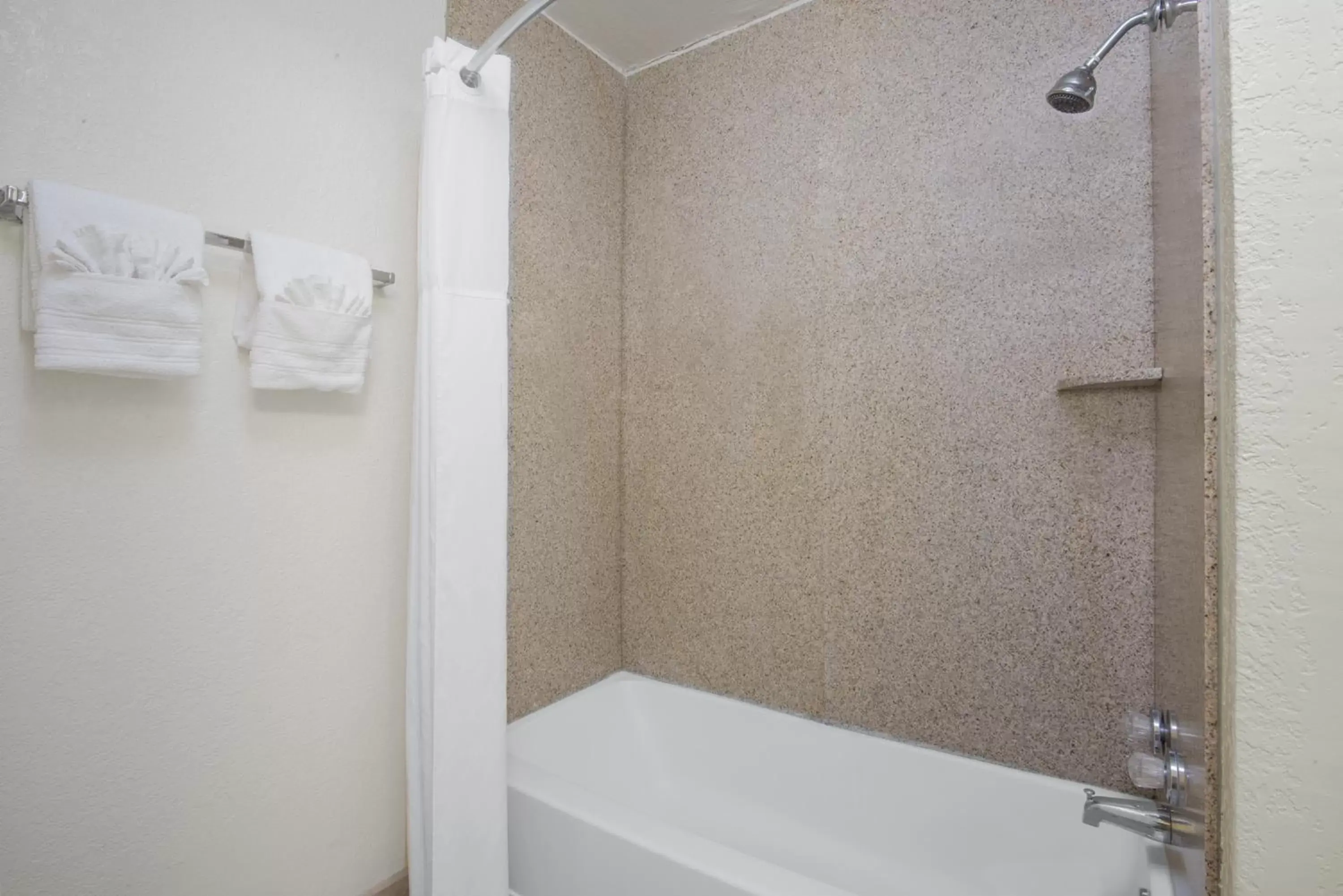 Bathroom in Days Inn & Suites by Wyndham Clovis