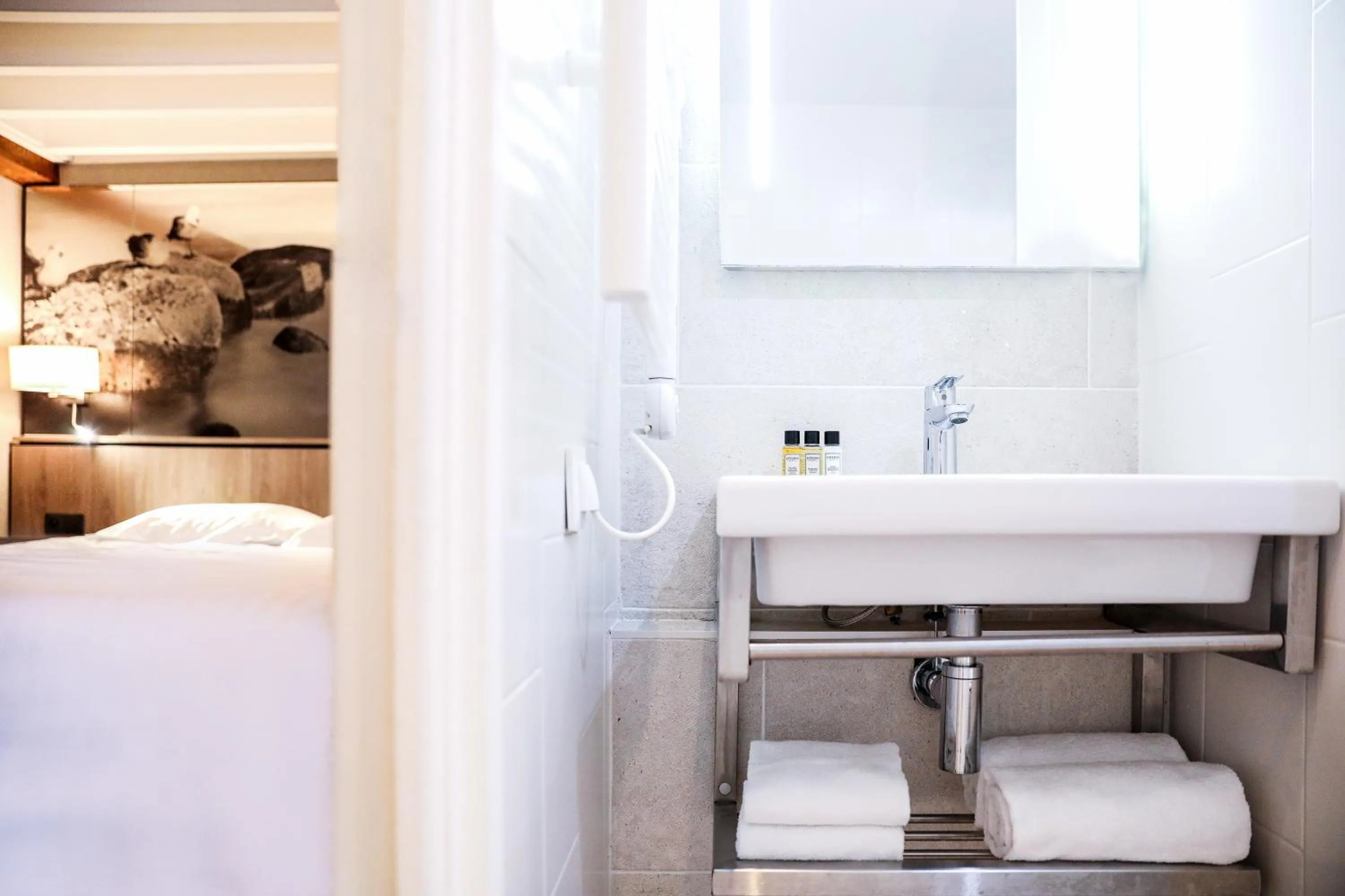 Bathroom, Bed in Le Mouton Blanc