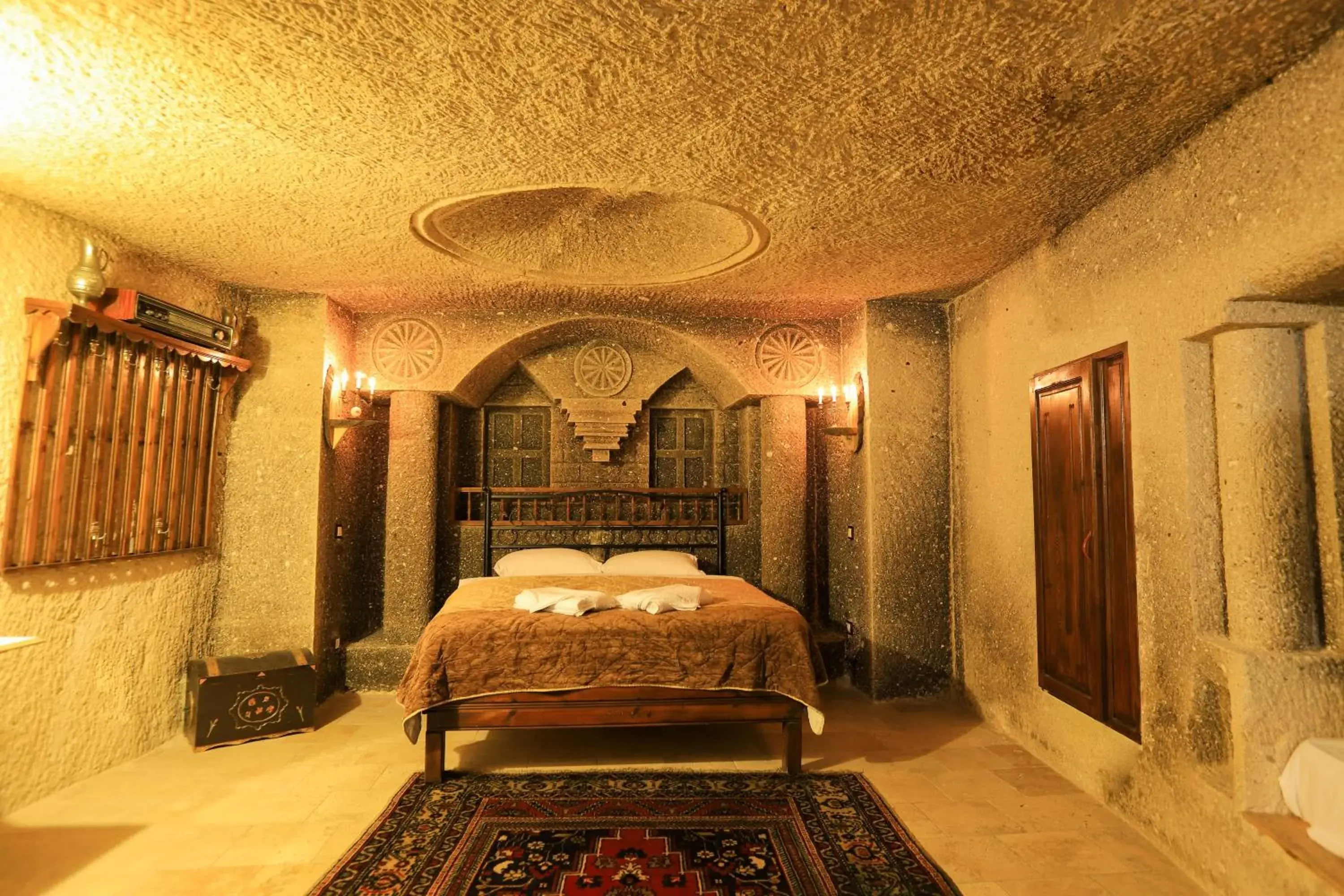 Property building, Bed in Antique Terrace Cave Suites Property building, Bed in Antique Terrace Cave Suites
