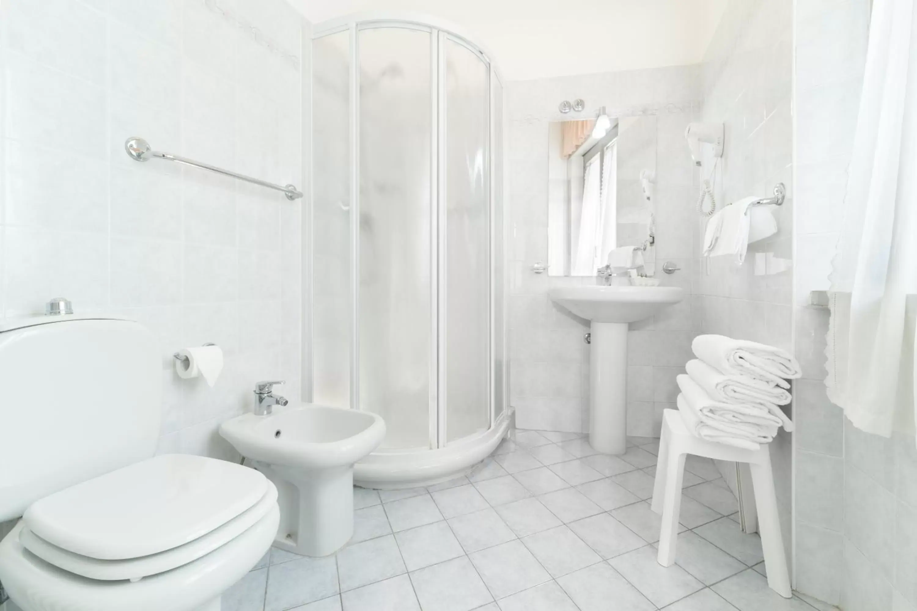 Shower, Bathroom in Hotel Bernardino