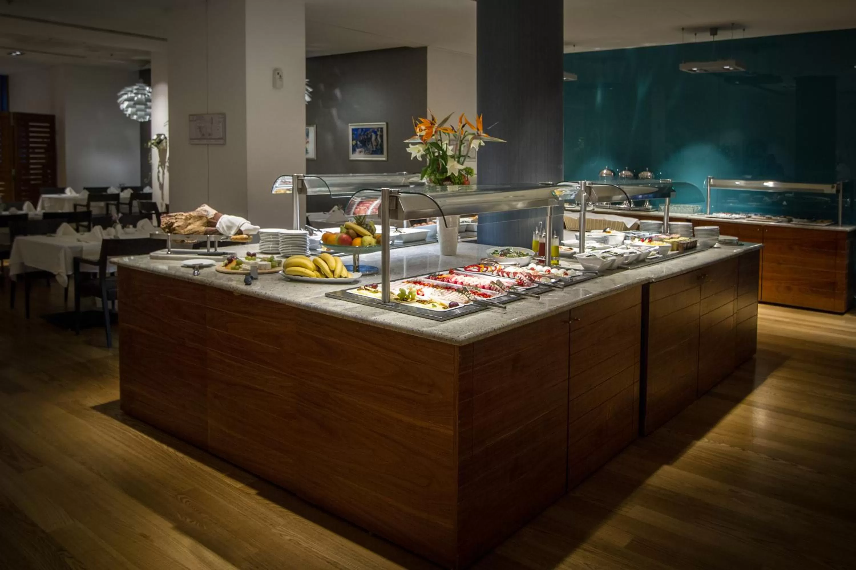 Restaurant/places to eat in Hotel Atrium