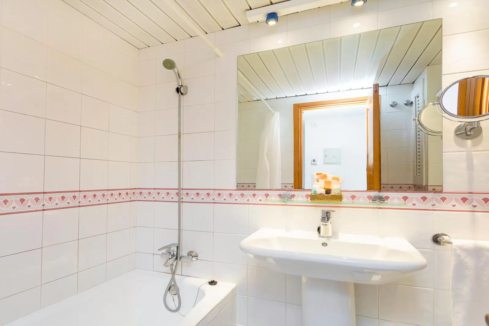 Bathroom in Aparthotel Duquesa Playa