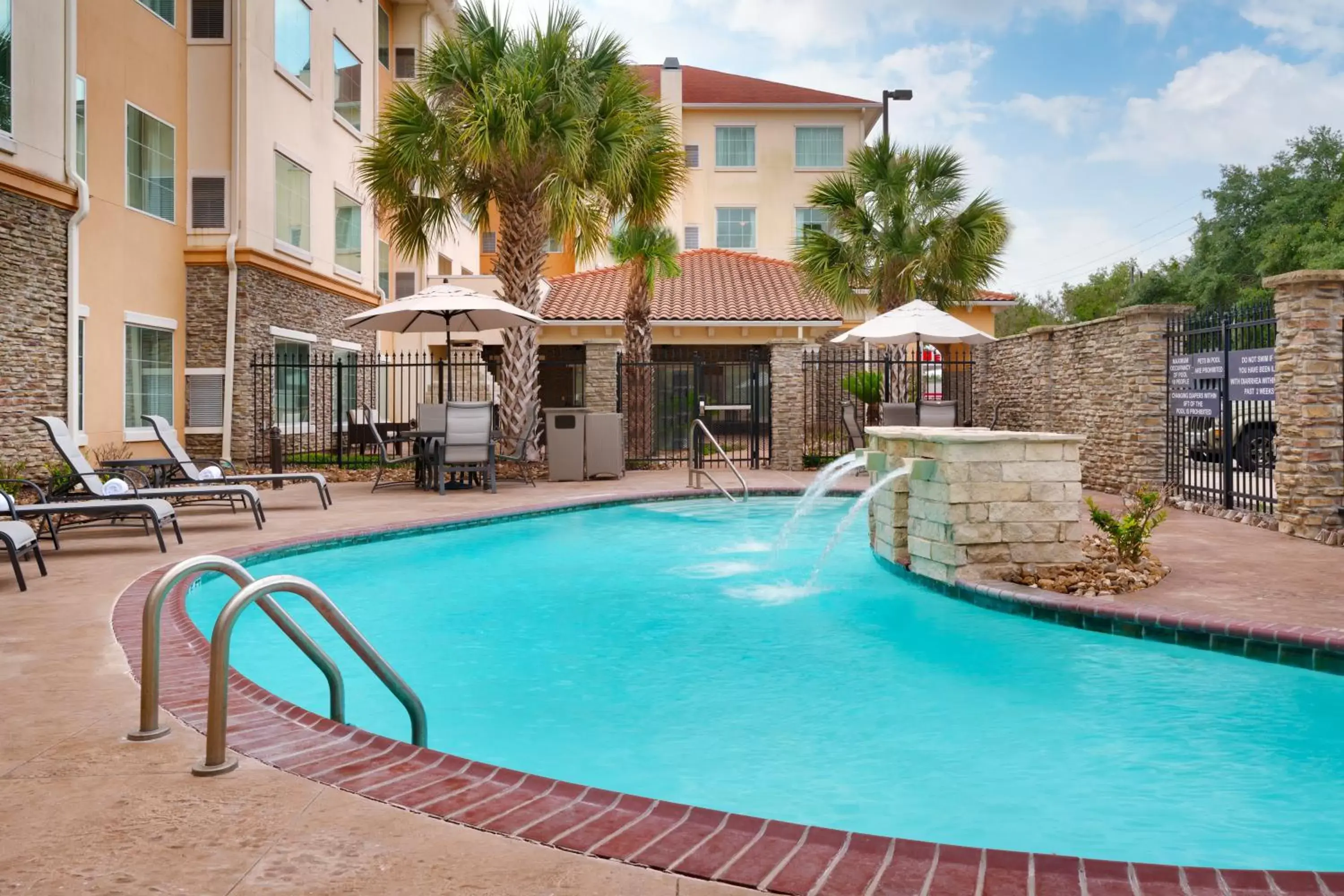 Swimming Pool in Residence Inn by Marriott Houston I-10 West/Park Row